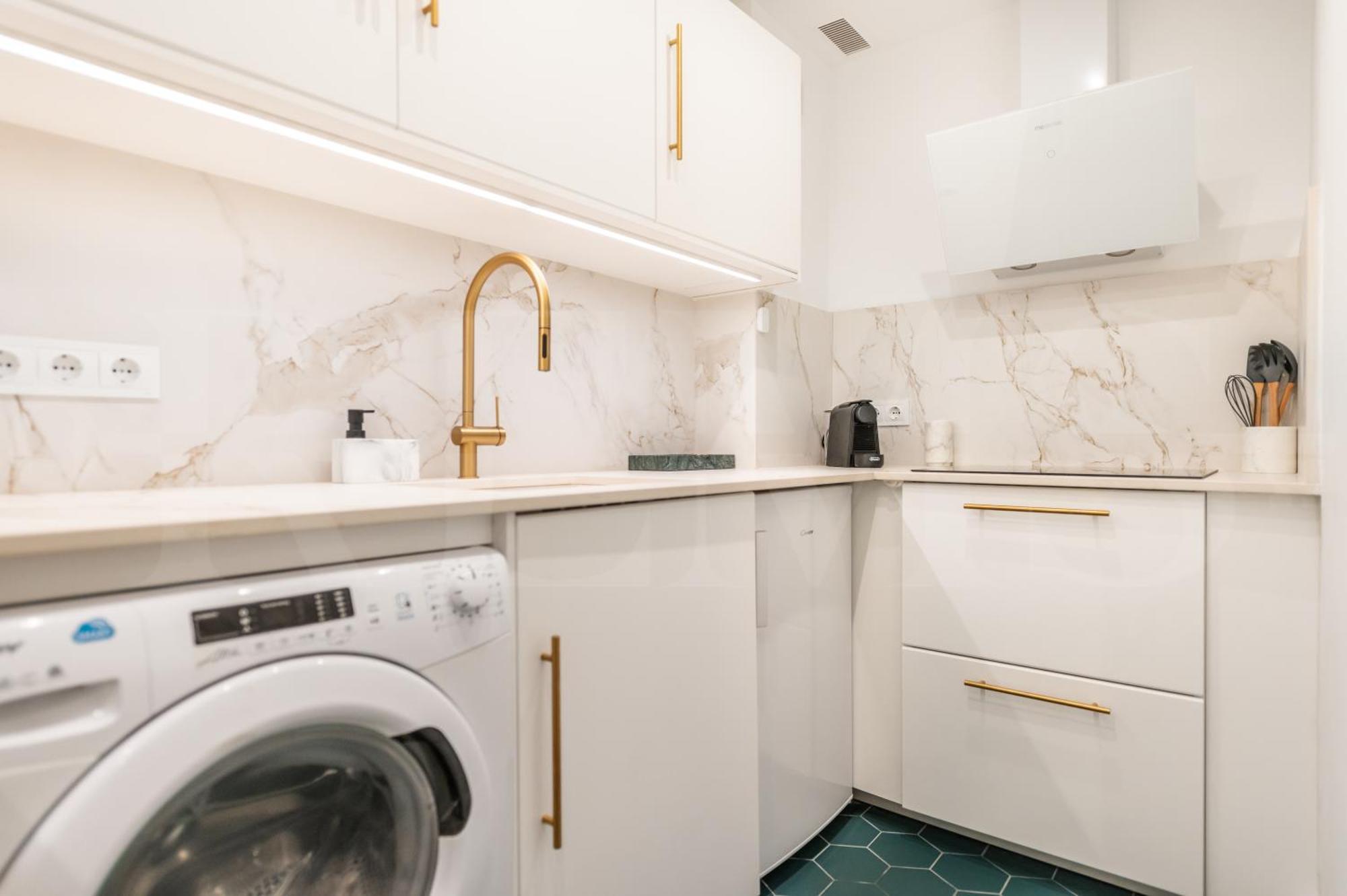 Apartment Glamorous Flat In The Heart Of By Rems