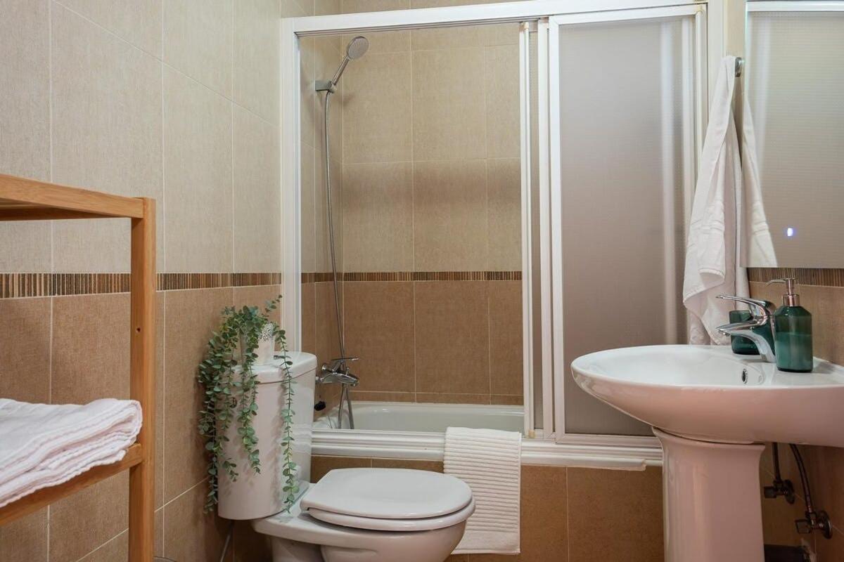 Ap. 1hab En 1a Linea - Pedregalejo Playa Apartment *