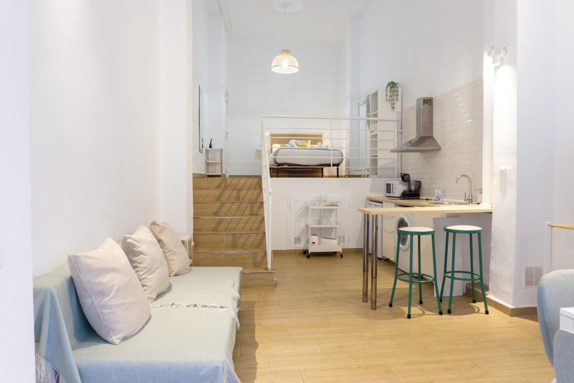 Cozy Loft Victoria Apartment