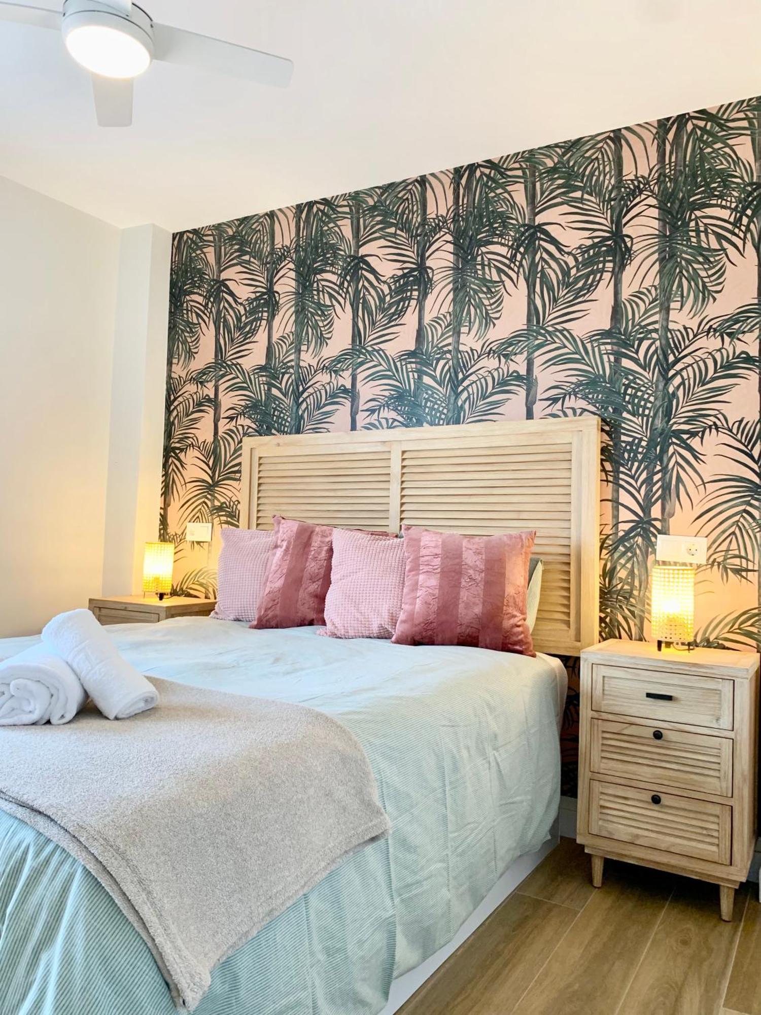 Atico Huelin Playa Apartment *