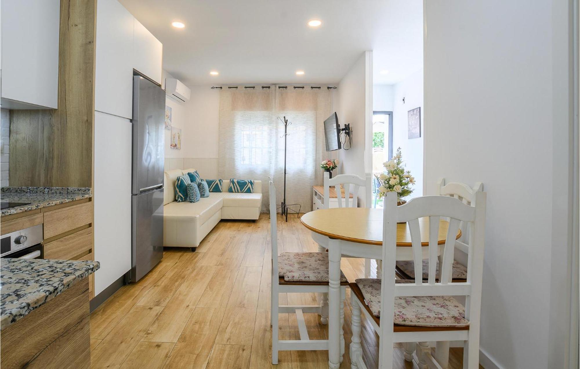 2 Bedroom Lovely In Vakantiehuis Málaga