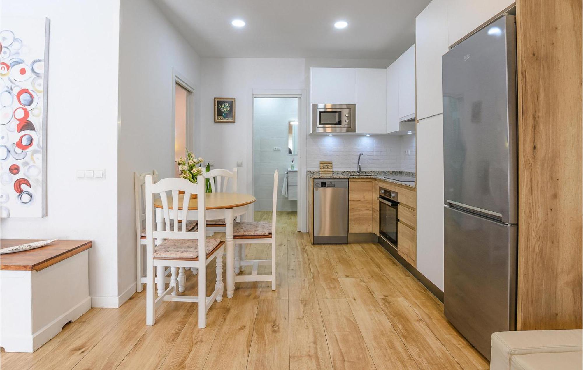 Vakantiehuis 2 Bedroom Lovely In