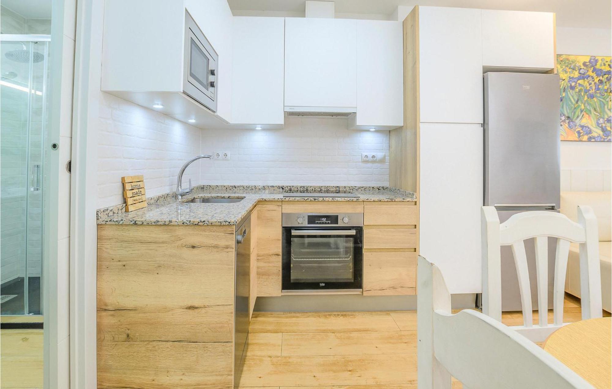 Vakantiehuis 2 Bedroom Lovely In *