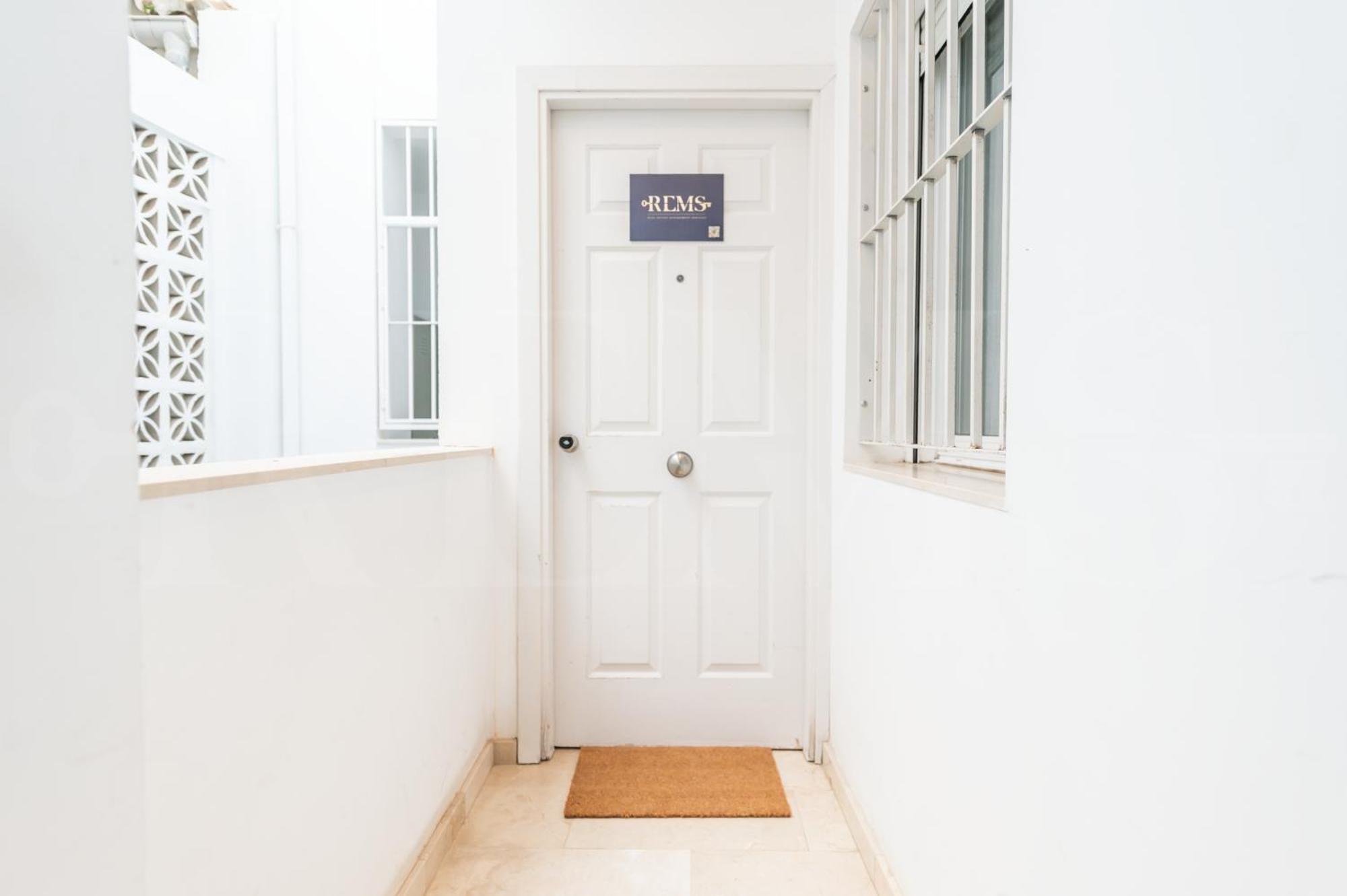 Cozy In The Heart Of By Rems Apartment *