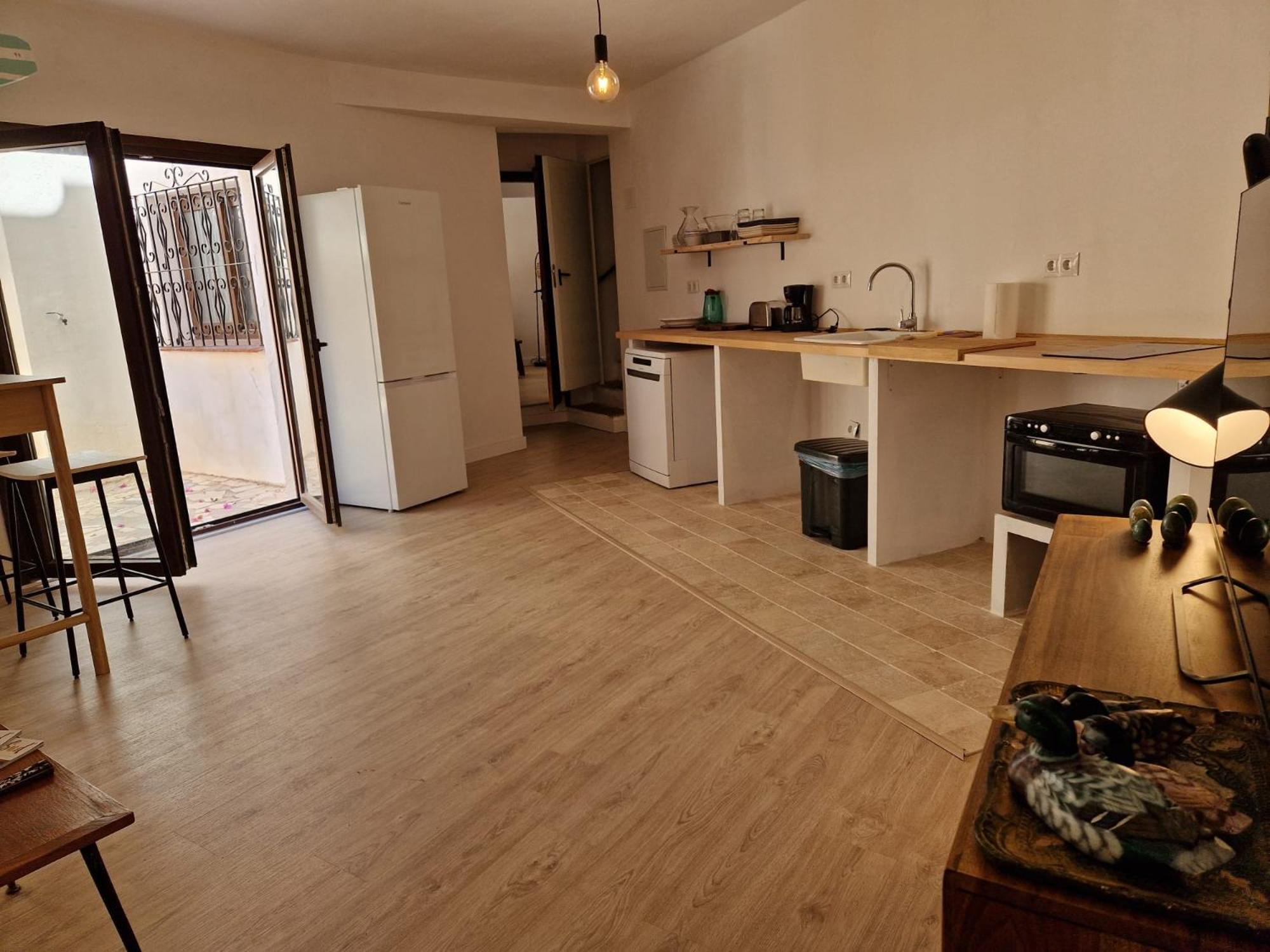 Individual Tranquila Con Bano Privado En Piso Compartido *