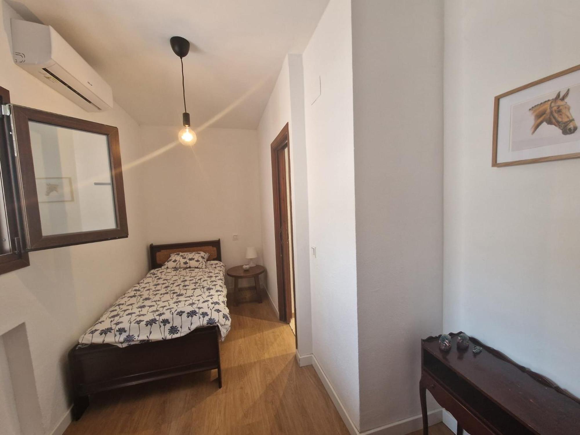 Individual Tranquila Con Bano Privado En Piso Compartido