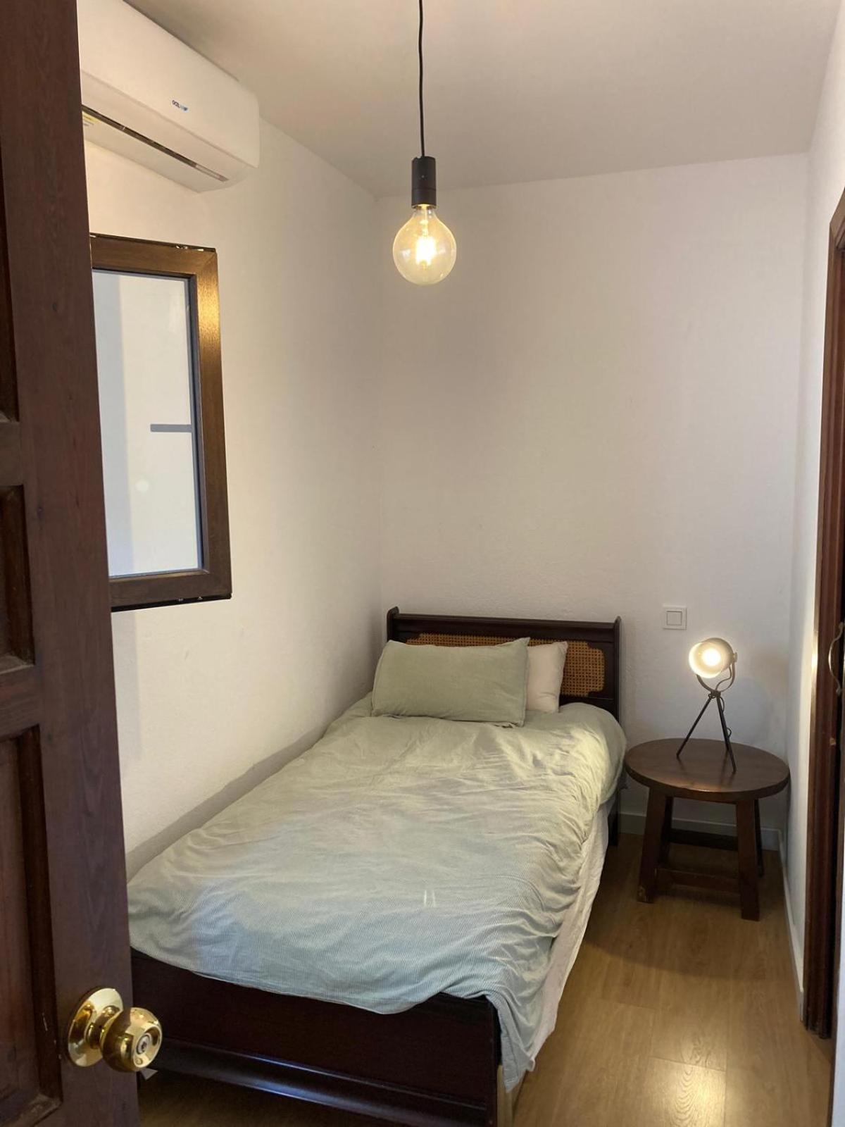 Individual Tranquila Con Bano Privado En Piso Compartido