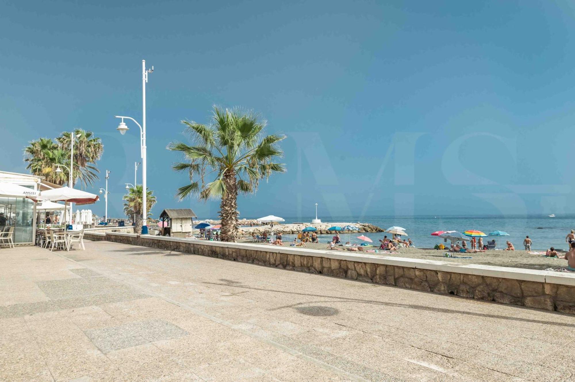 Elegant Coastal Charm With Unique Views By Rems Apartment Malaga