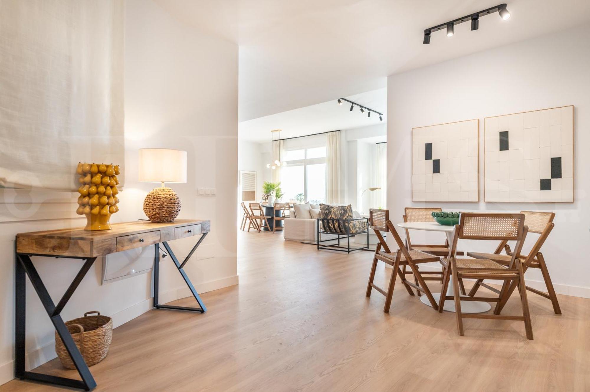 Elegant Coastal Charm With Unique Views By Rems Apartment Malaga
