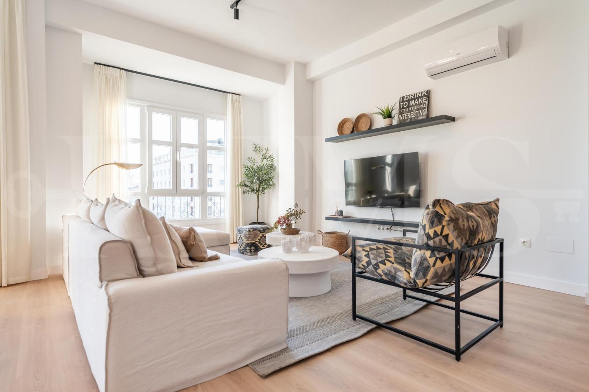 Apartment Elegant Coastal Charm With Unique Views By Rems *