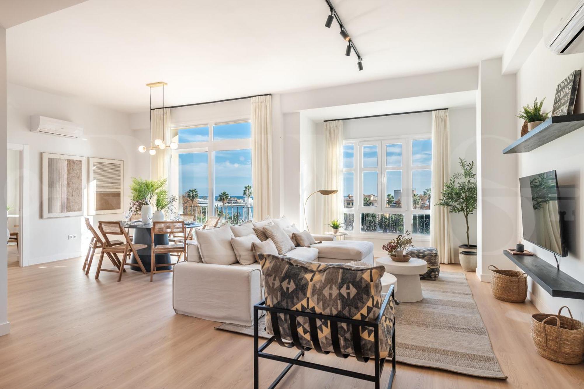 Apartment Elegant Coastal Charm With Unique Views By Rems Malaga