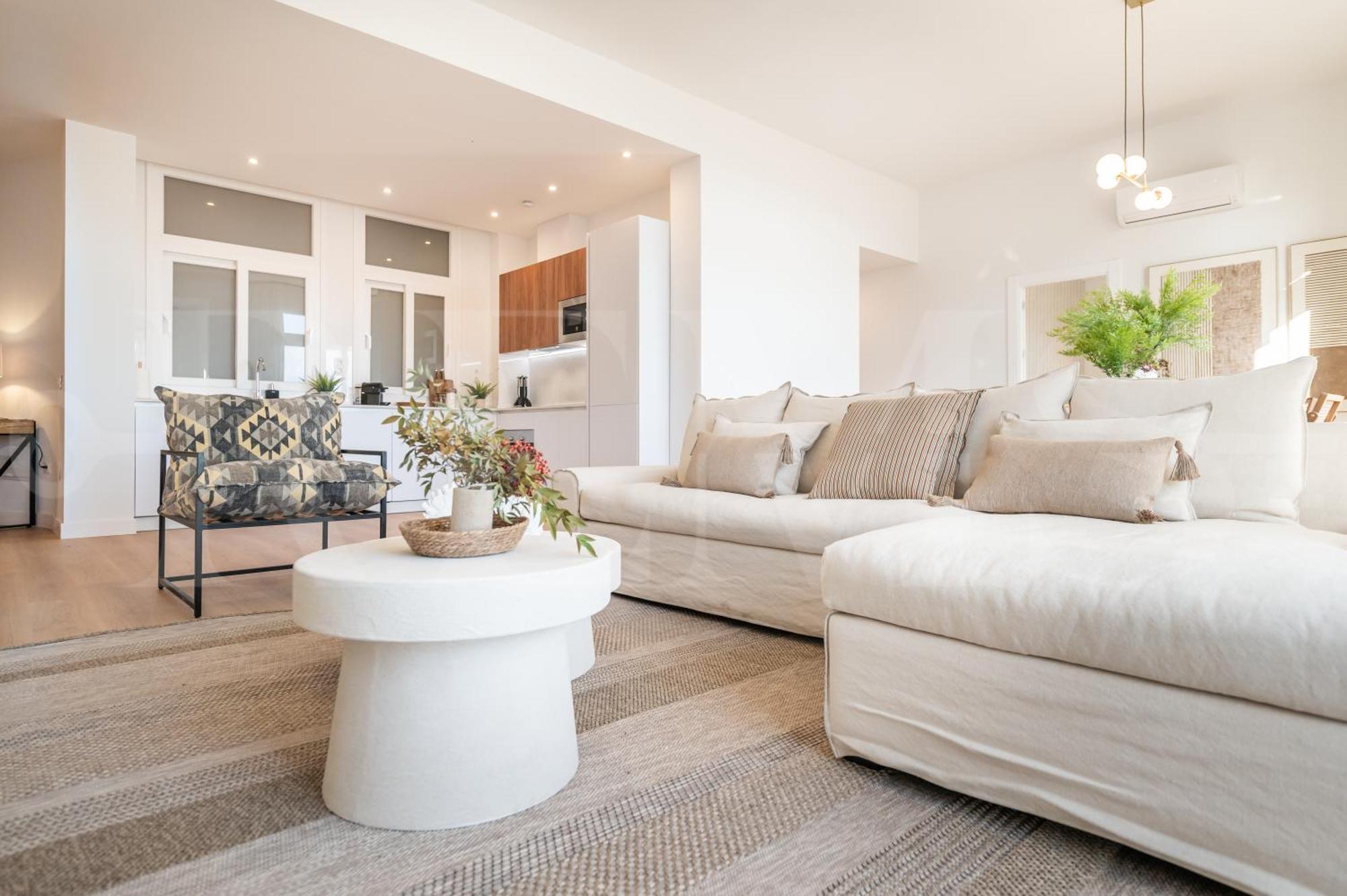 Elegant Coastal Charm With Unique Views By Rems Malaga