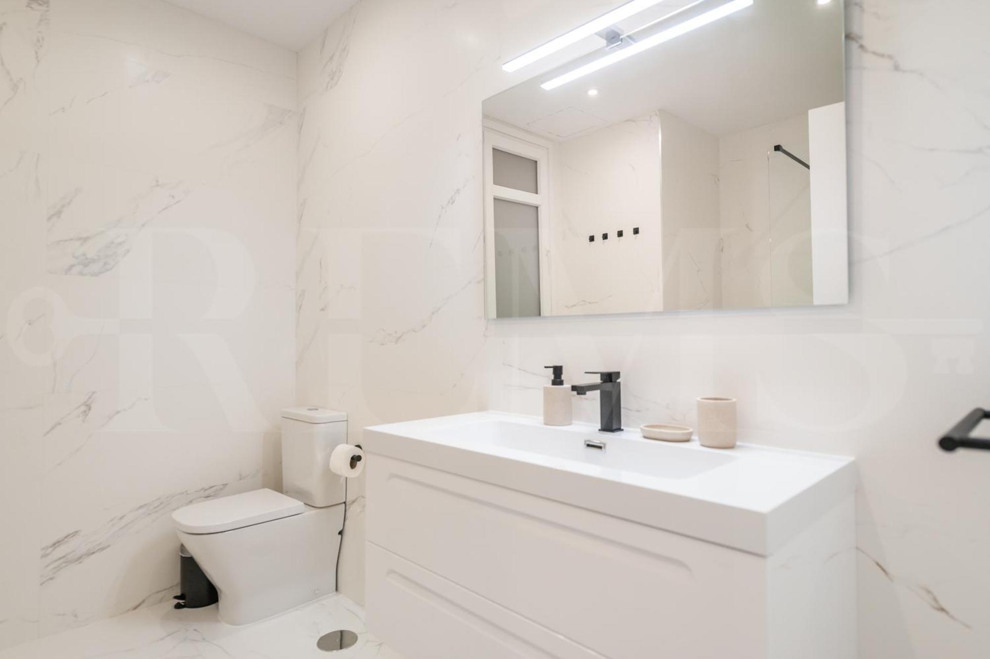 Elegant Coastal Charm With Unique Views By Rems Apartment Malaga