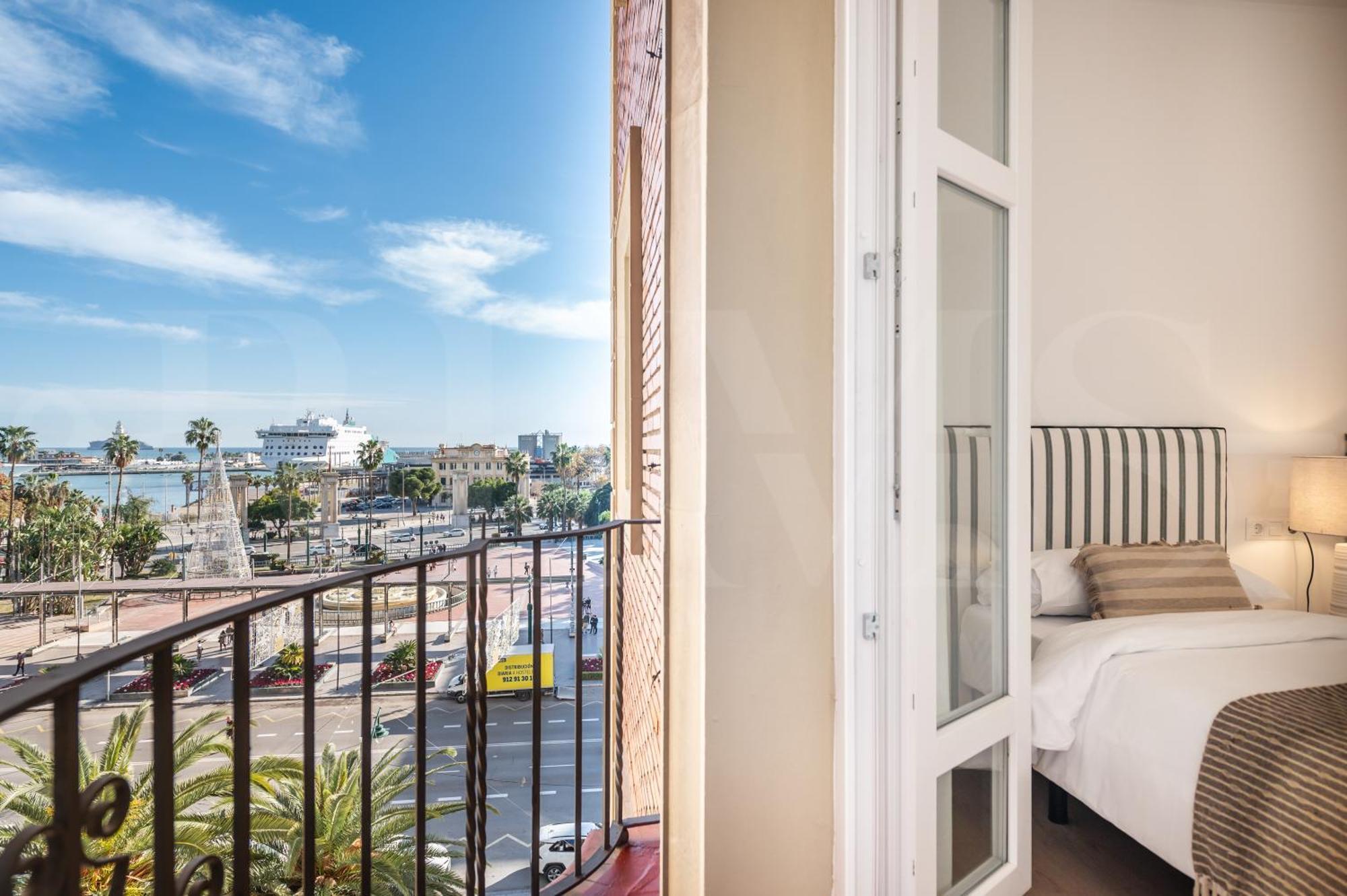 Apartment Elegant Coastal Charm With Unique Views By Rems Malaga