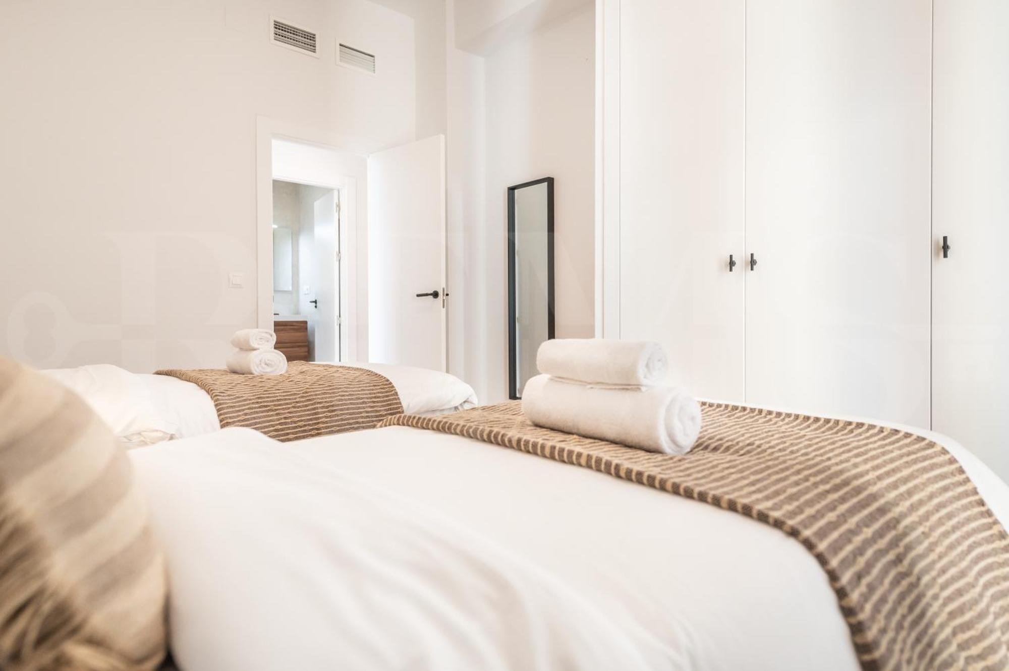 Apartment Elegant Coastal Charm With Unique Views By Rems Malaga