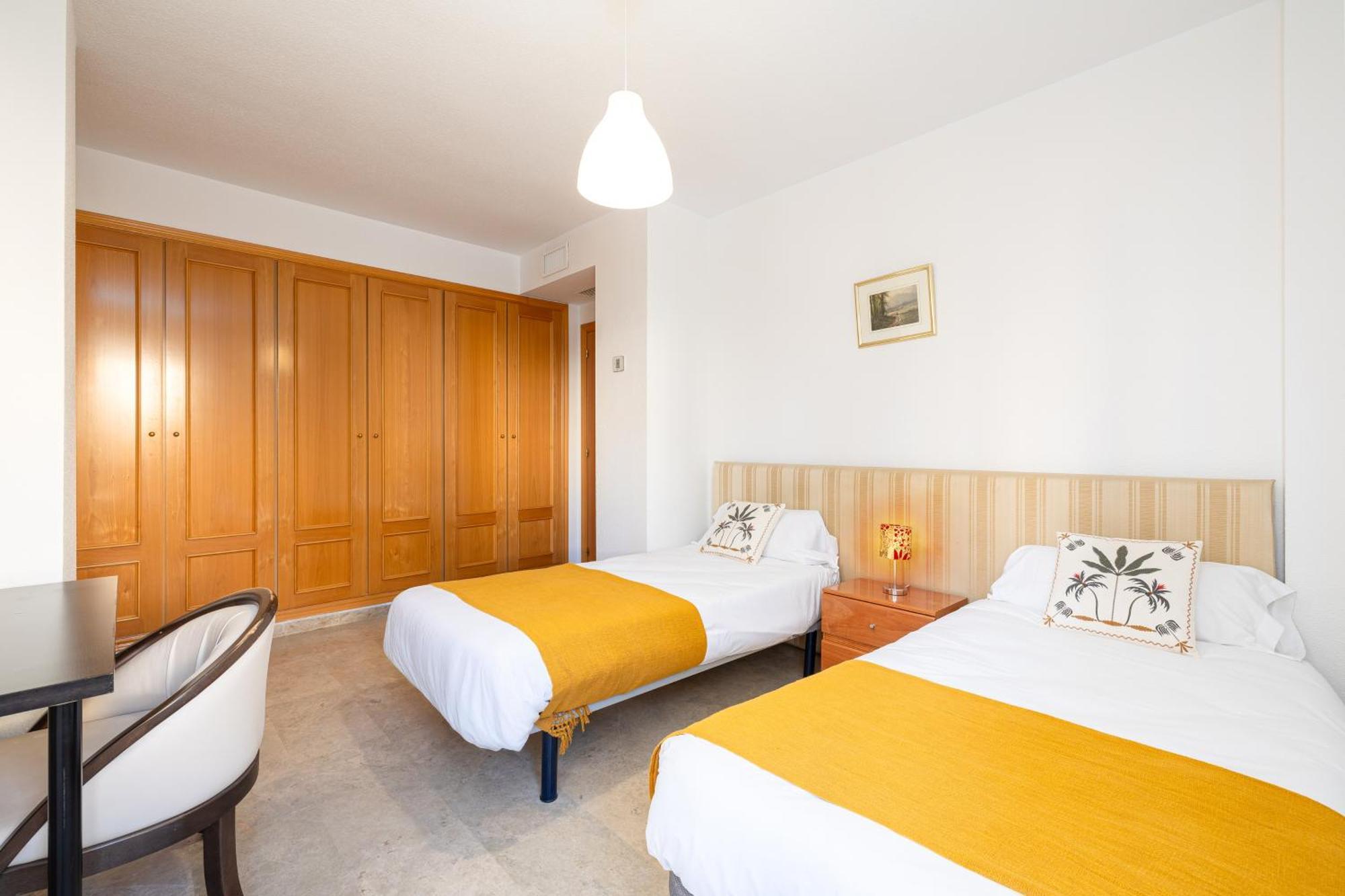 H2m Teatinos Pool & Terrace Apartment Malaga