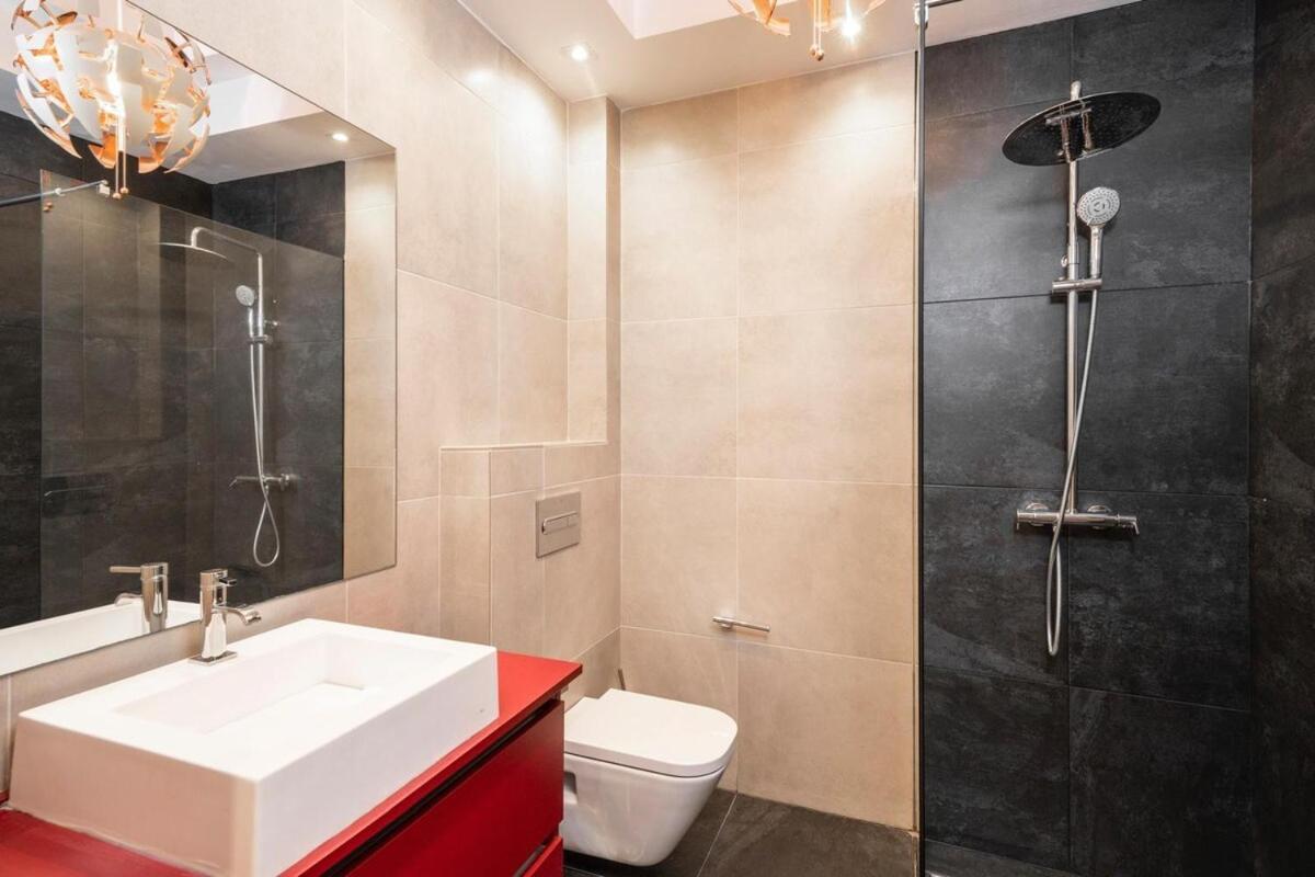 Beatas Espectacular Nueva Vivienda En Centro Historico Sinese Design Homes Appartement *