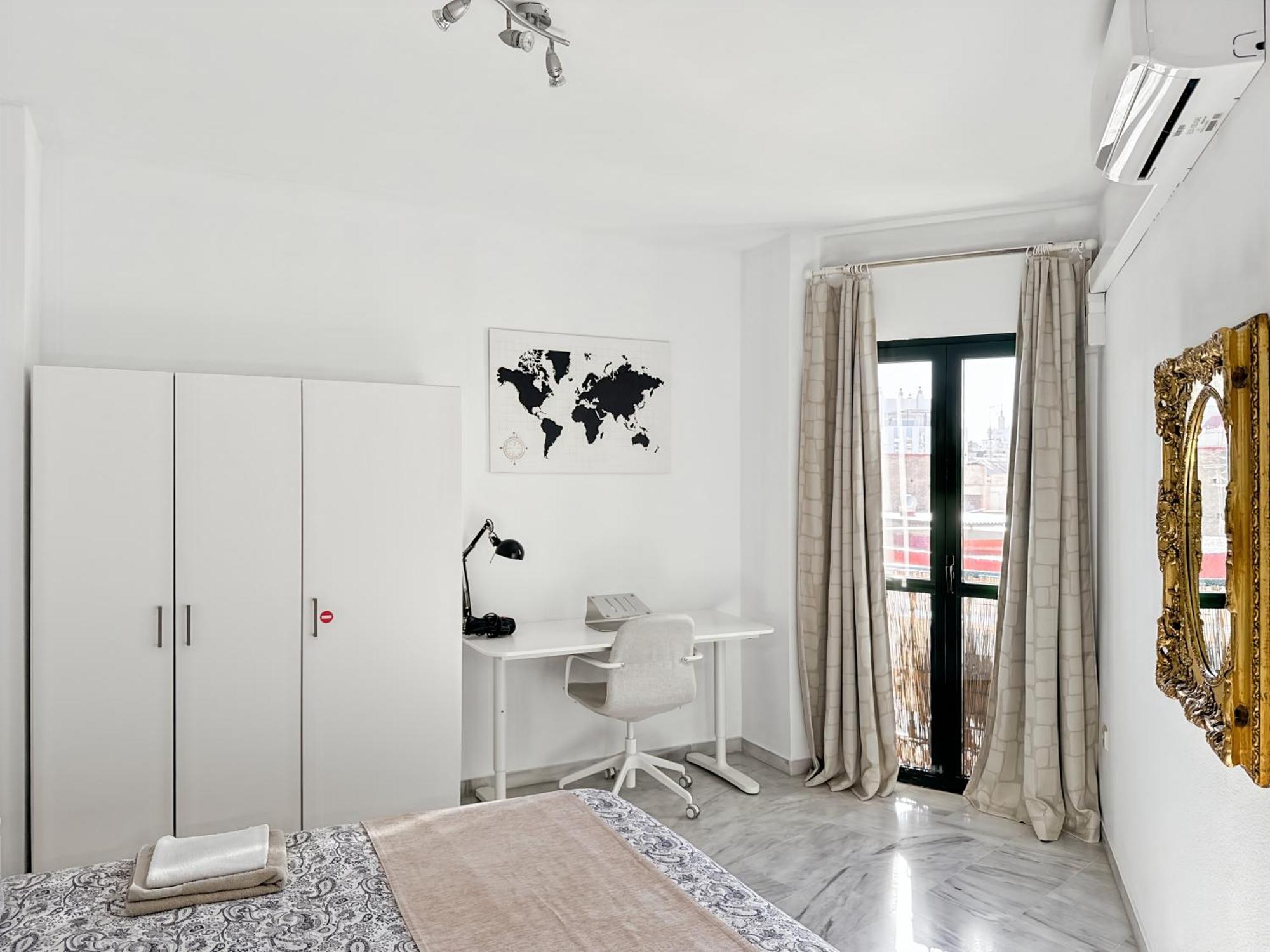 Exclusive With Cathedral Views And Auto Check-in Apartment *