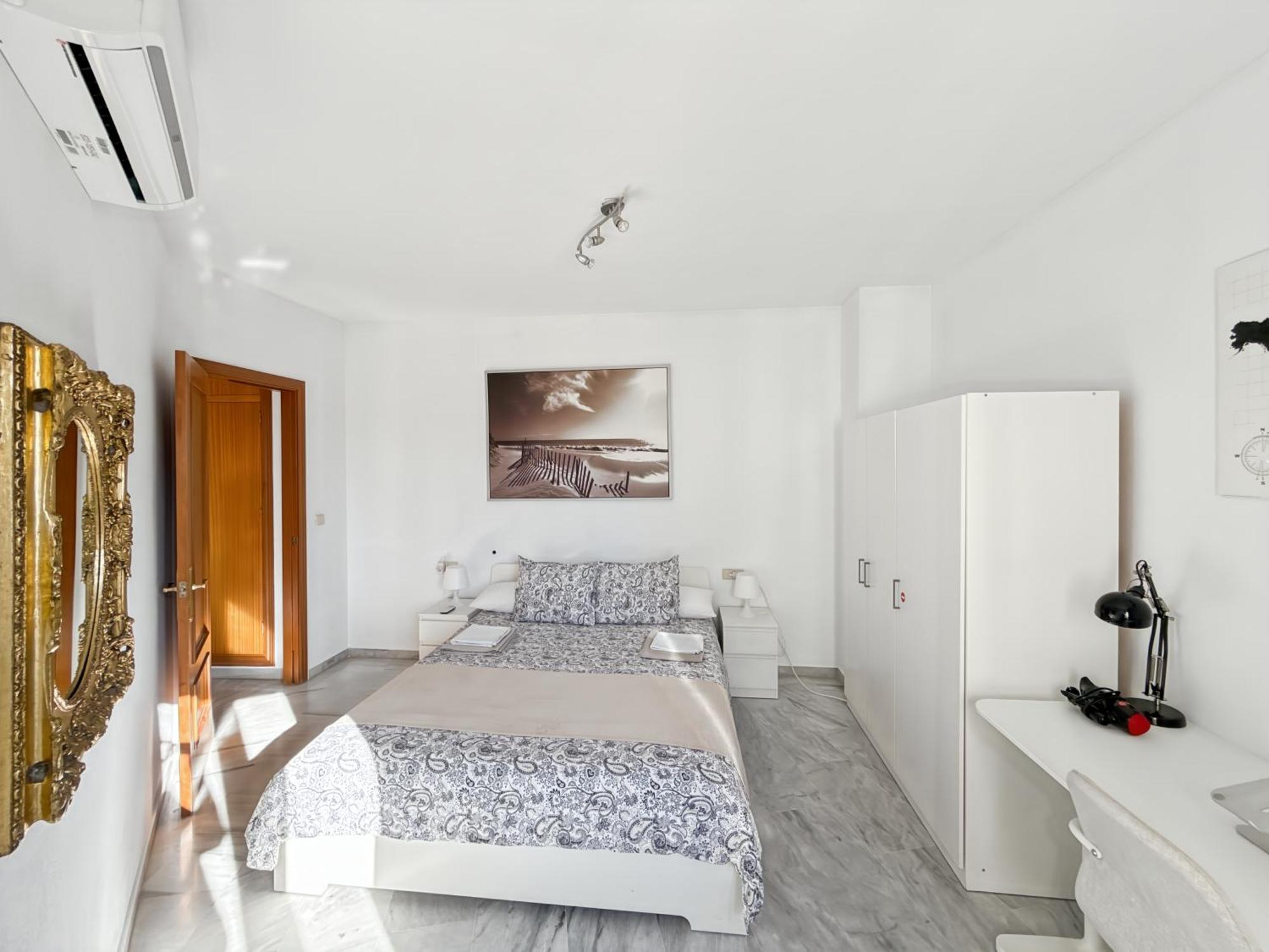 Exclusive With Cathedral Views And Auto Check-in Apartment *