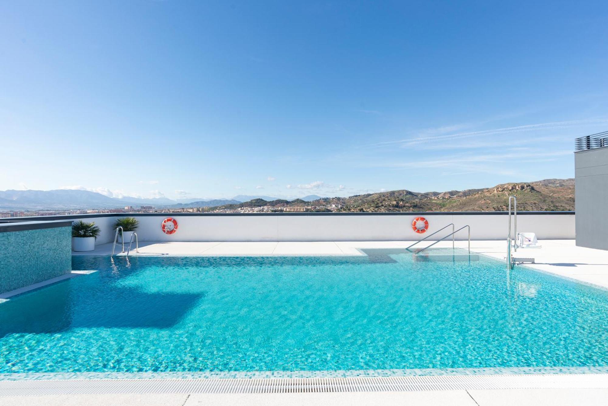 Skyline Ii Pool & Coworking By Ele Apartment