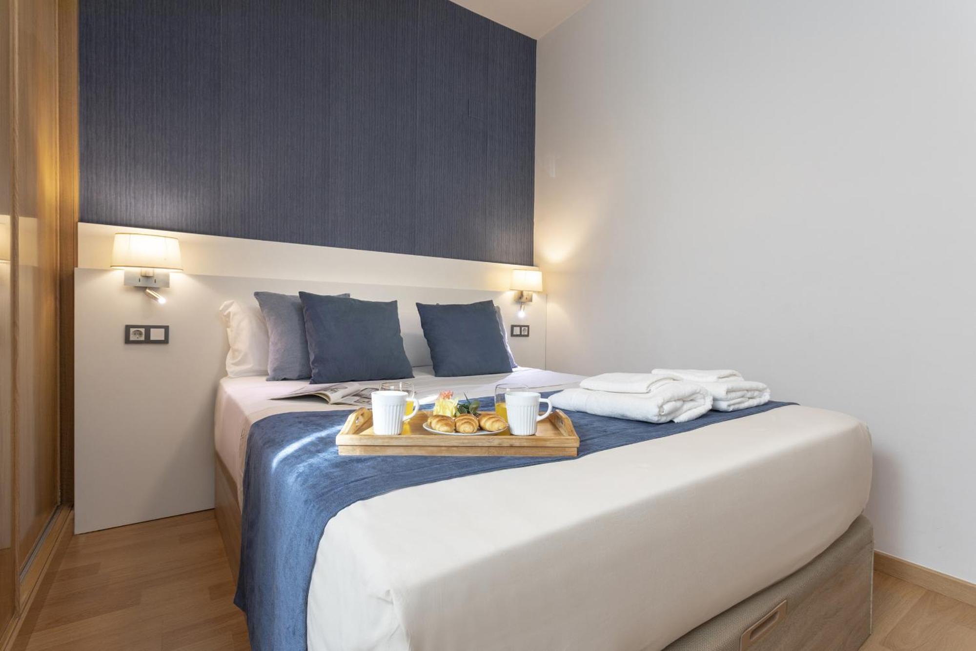 -malagasunapts-terrace,pool&park Malaga