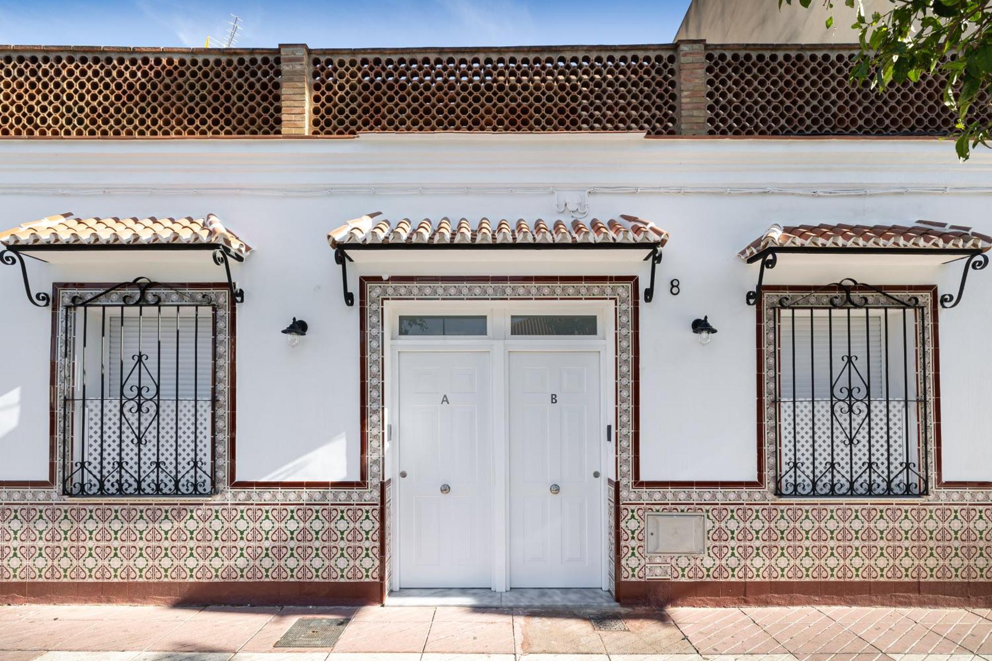 Modern Duplex Courtyard -2bedrooms 2baths Apartment *