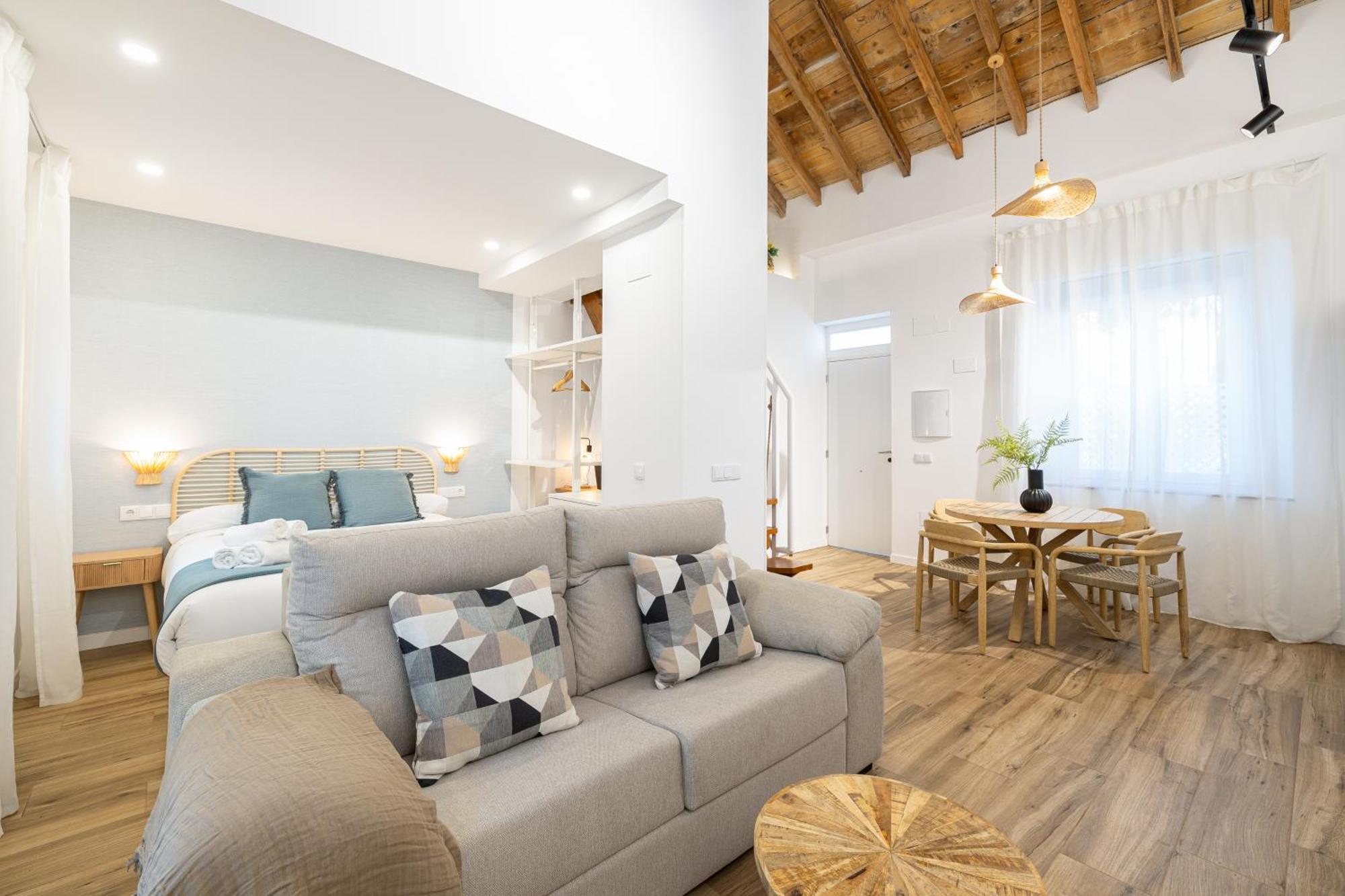 Apartment Modern Duplex Courtyard -2bedrooms 2baths