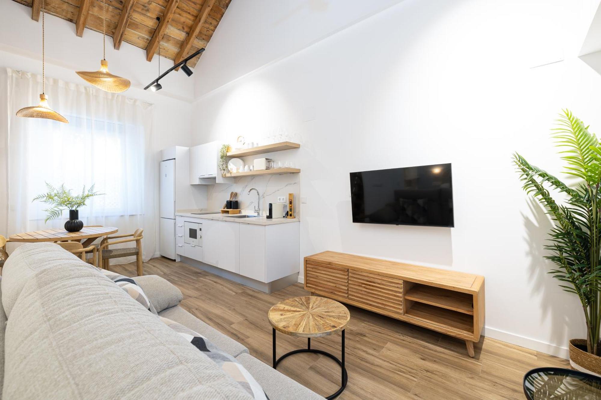 Modern Duplex Courtyard -2bedrooms 2baths Apartment