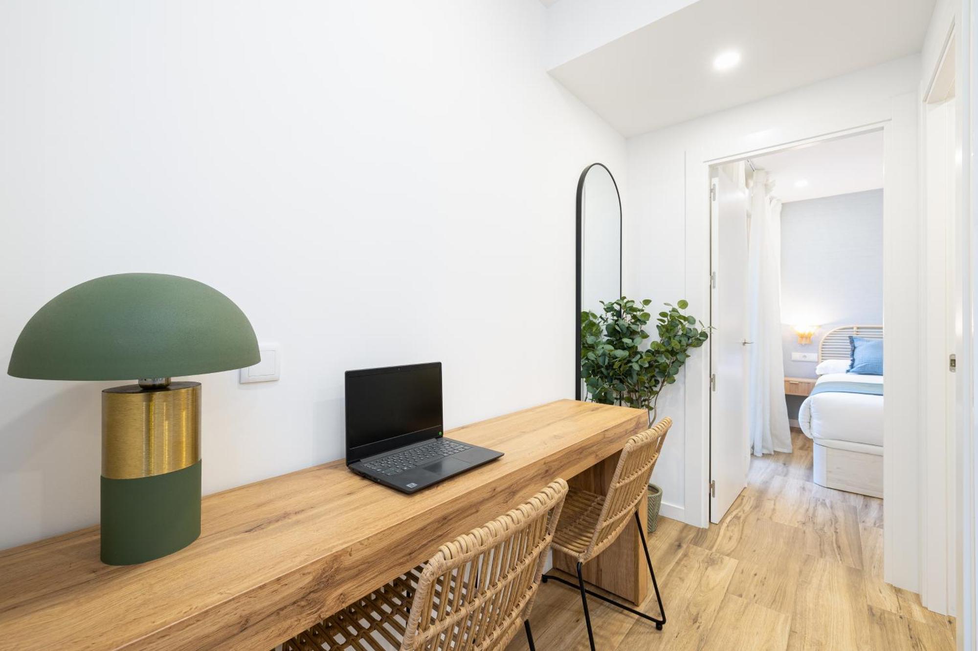 Apartment Bright Renovated -terrace -1bedroom 1bath *