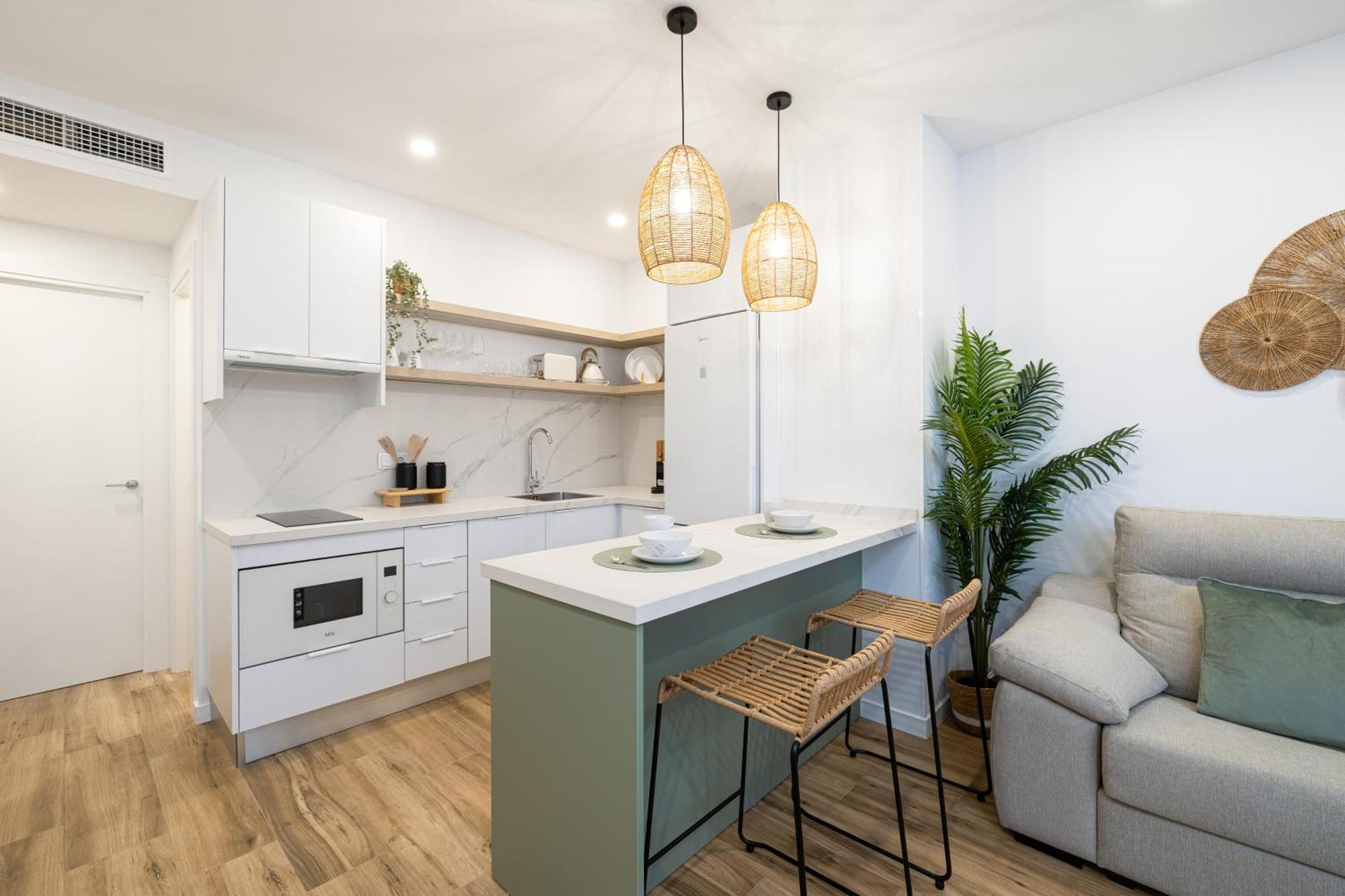 Bright Renovated -terrace -1bedroom 1bath Apartment