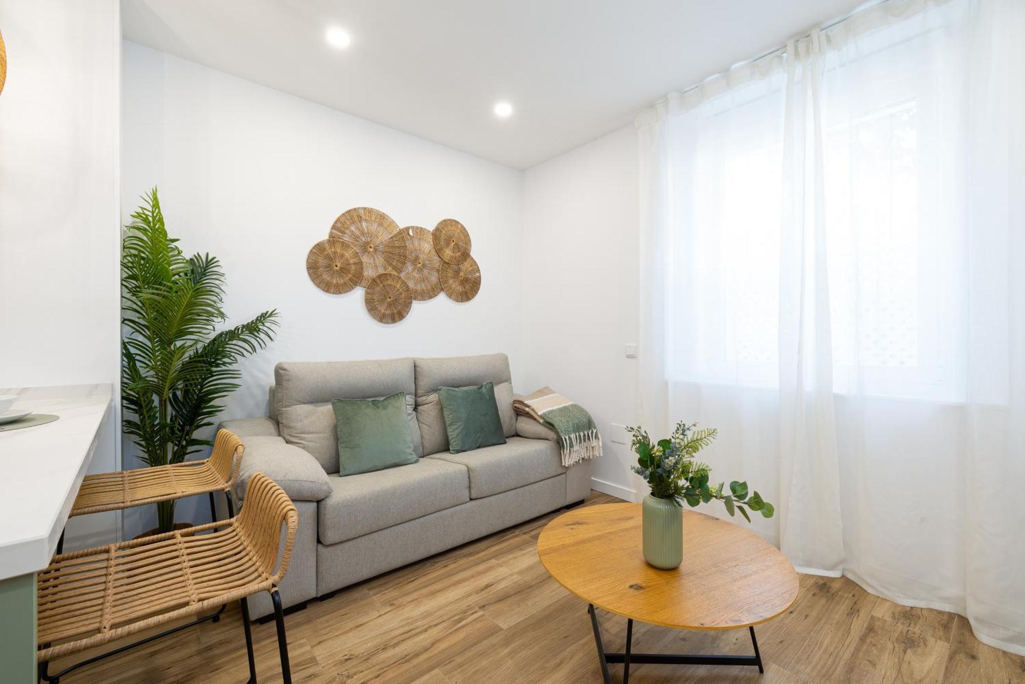 Apartment Bright Renovated -terrace -1bedroom 1bath Malaga