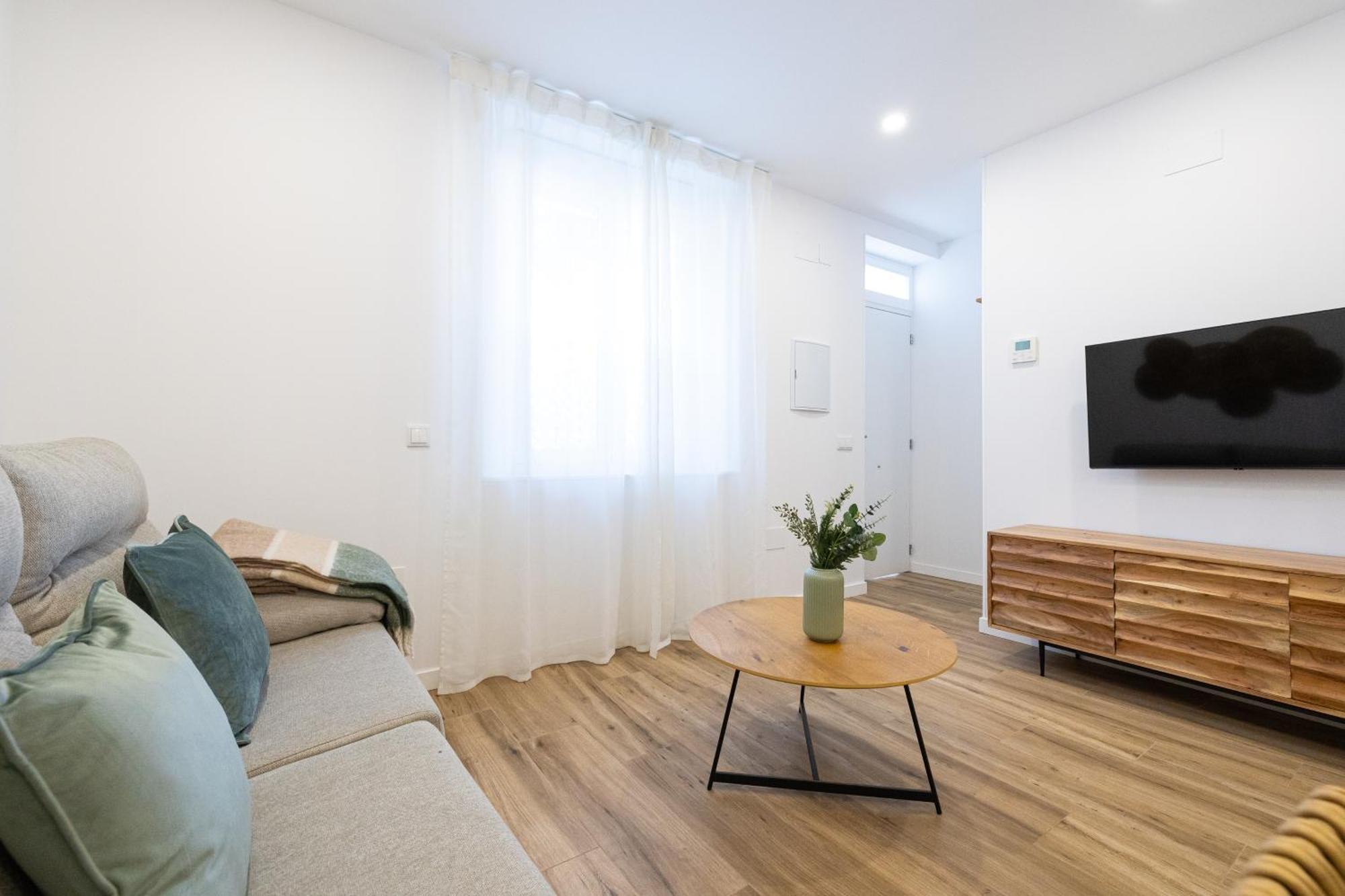 Bright Renovated -terrace -1bedroom 1bath Malaga