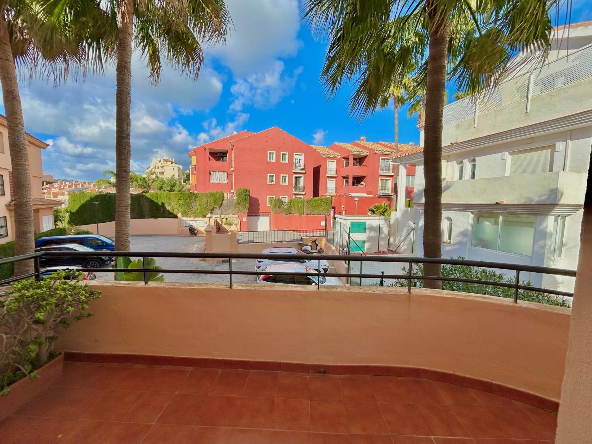 Modern And Stylish Seeview And Golfview Apartment