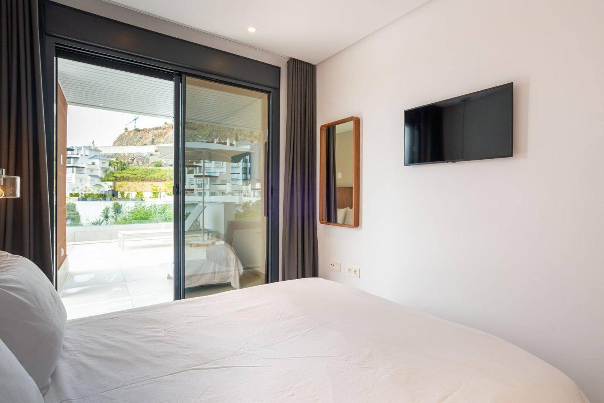 La Quinta 3 Bedroom Ultra Modern With Private Hot Tub Malaga