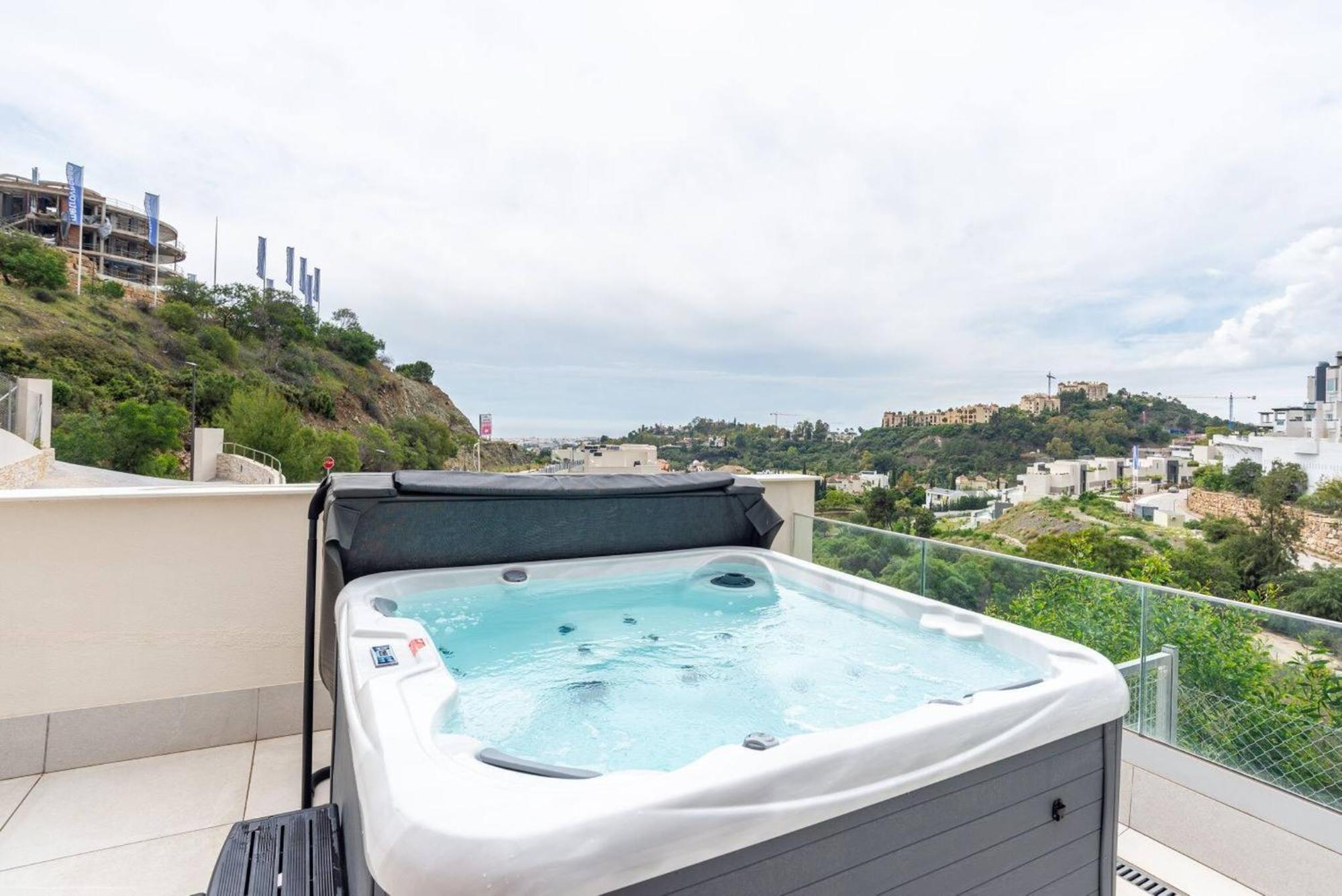 Apartment La Quinta 3 Bedroom Ultra Modern With Private Hot Tub Malaga