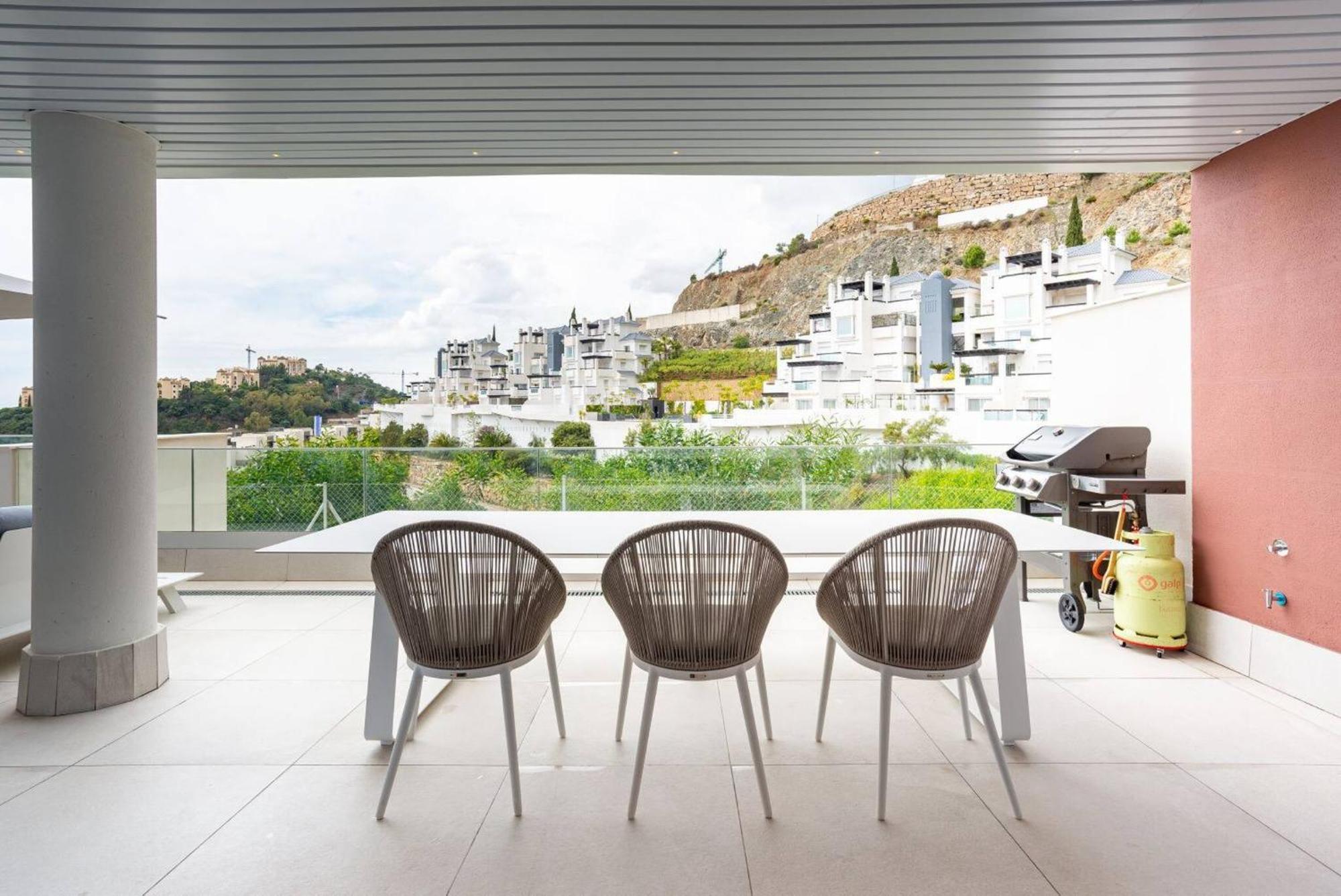 La Quinta 3 Bedroom Ultra Modern With Private Hot Tub Malaga