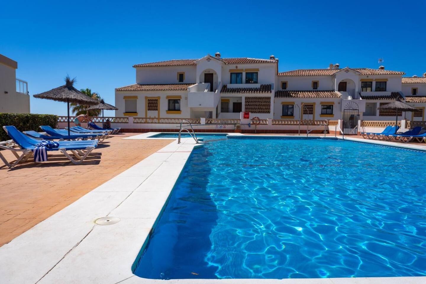 Modern Beachside Flat In Wyndham Costa Del Sol *