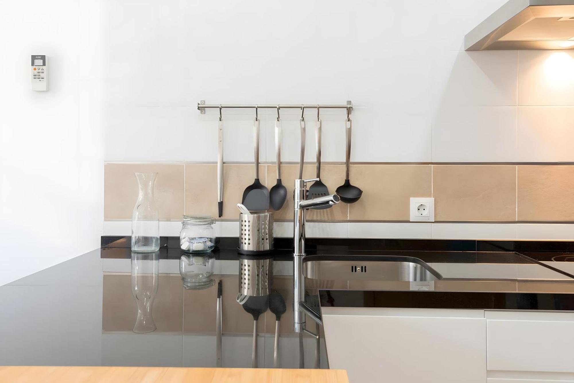 Quiet, Bright And Apartment Malaga