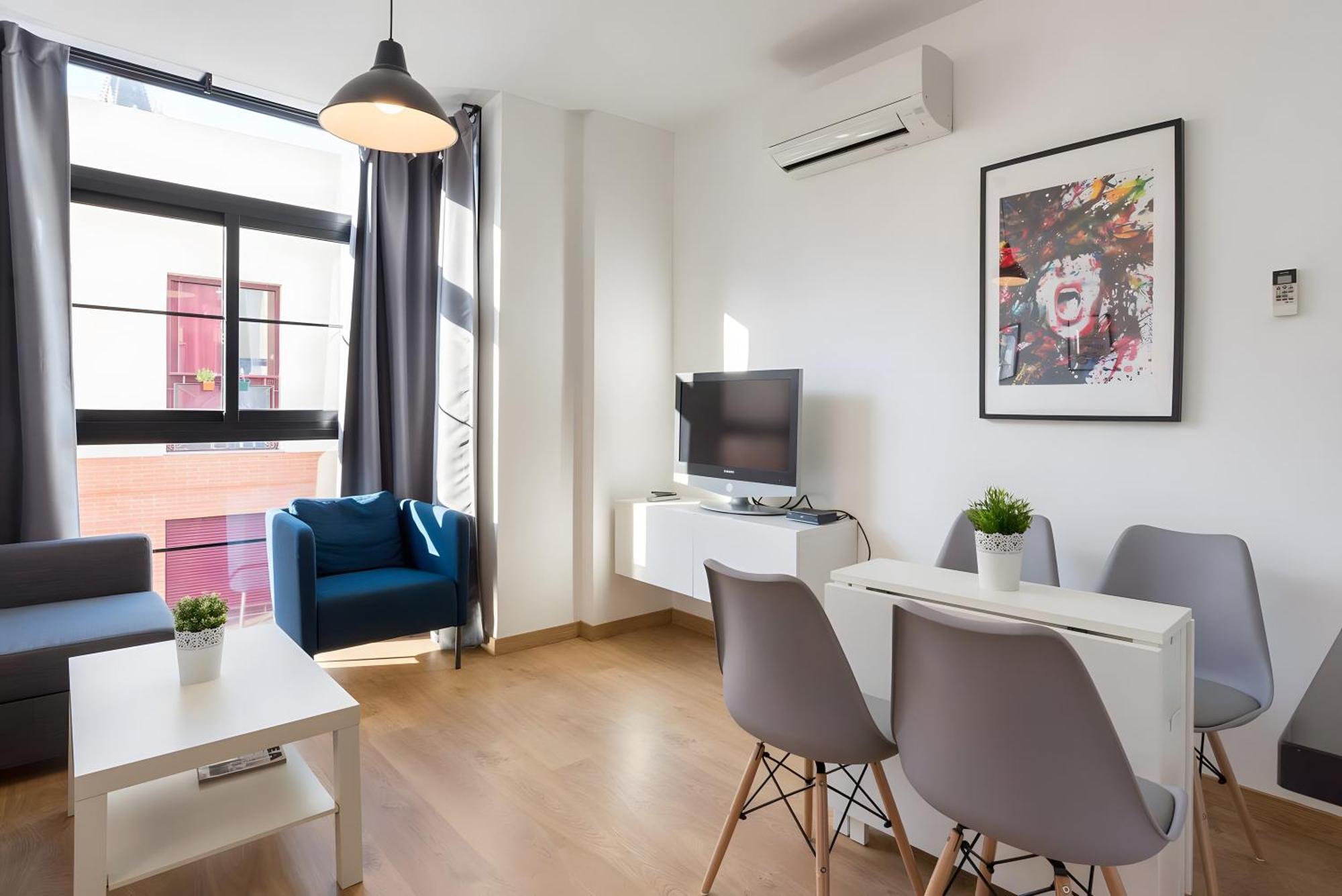 Apartment Quiet, Bright And
