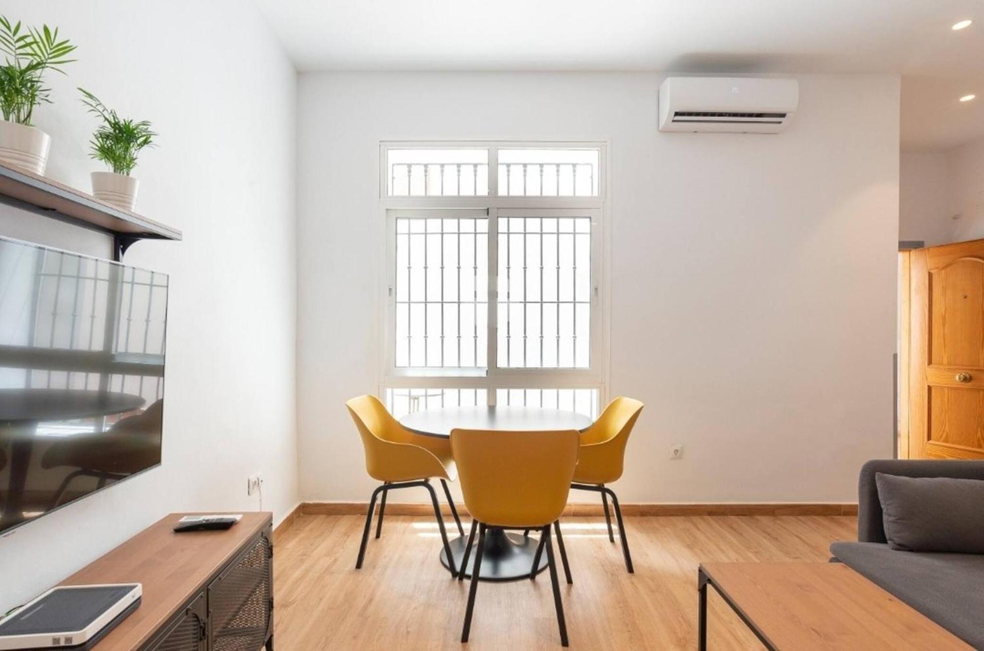 Stylish 2 Bedroom With Patio Apartment *