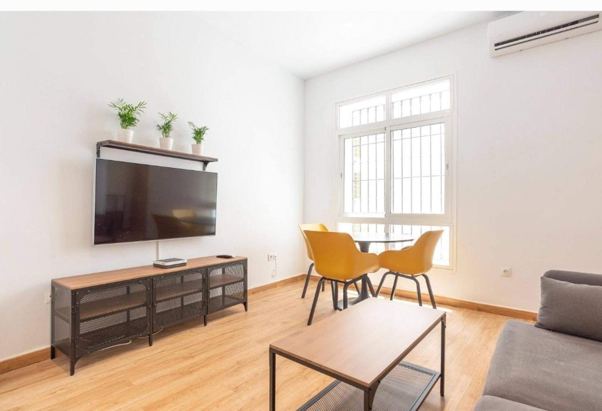 Stylish 2 Bedroom With Patio Apartment Malaga
