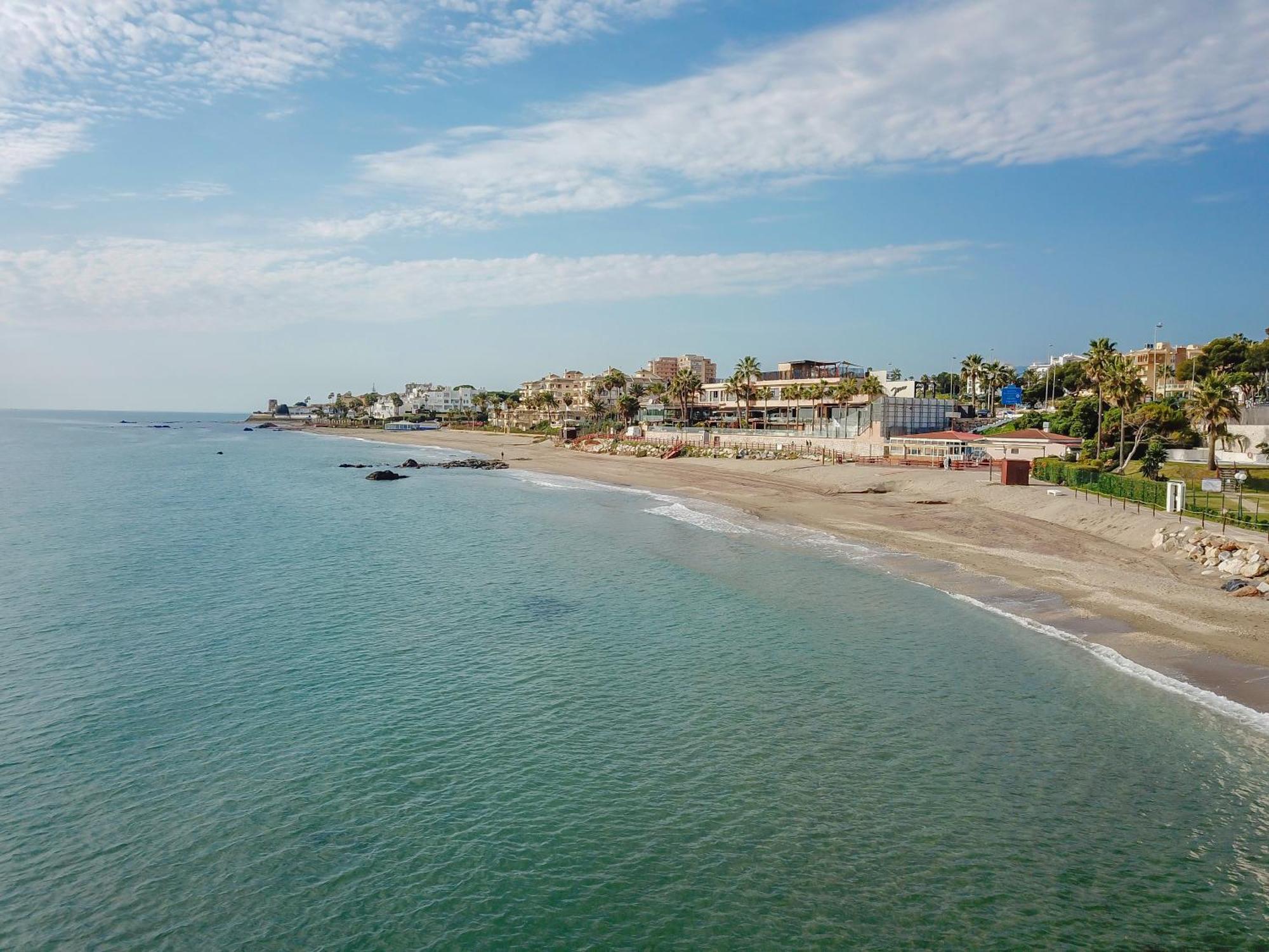 Beachfront With Terrace And Pool Apartment Malaga