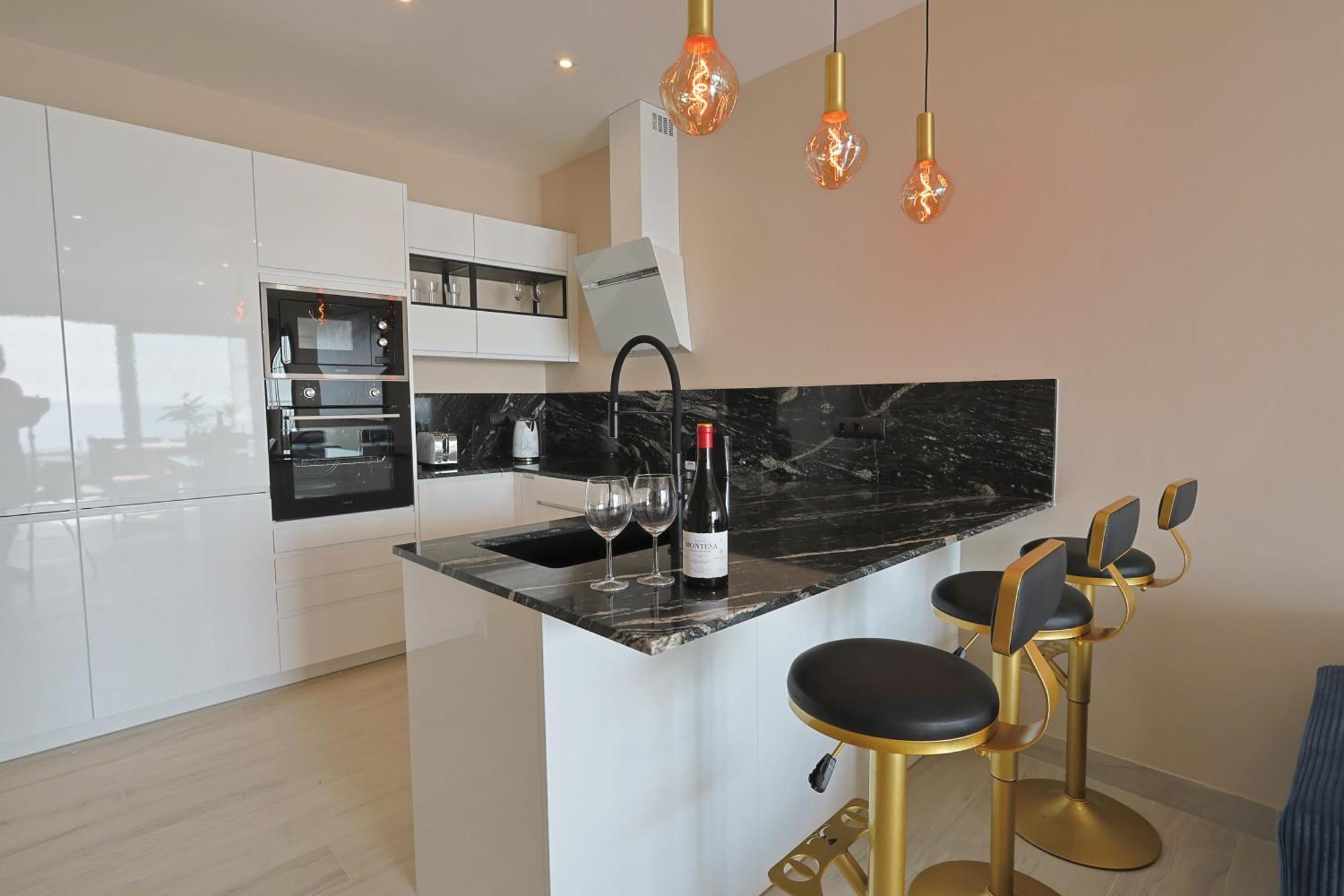 Apartment Beachfront With Terrace And Pool Malaga