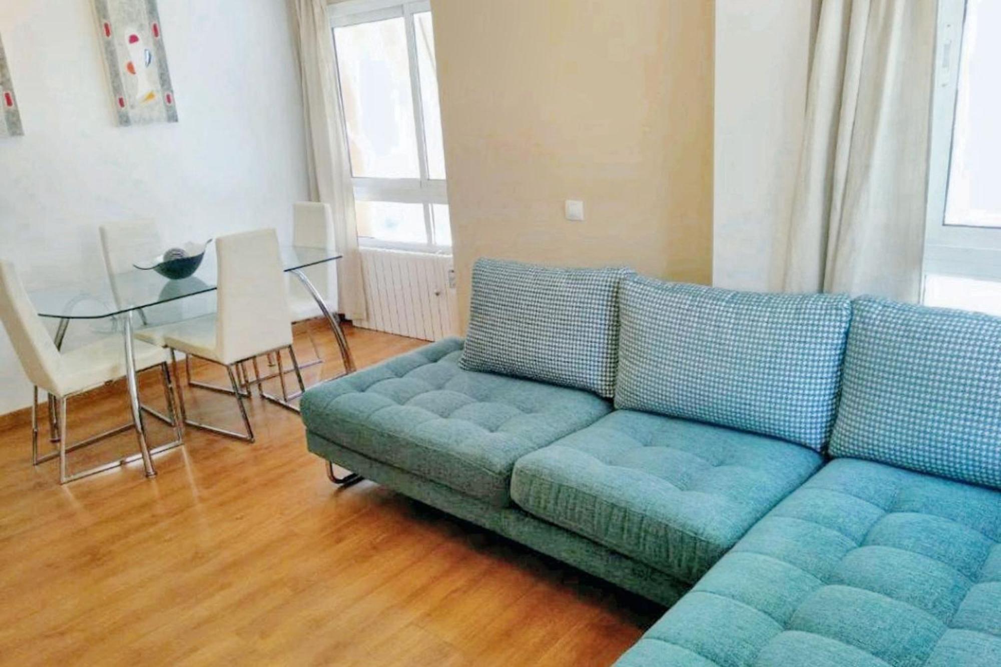 Apartment Modern 80 M² + Balcony