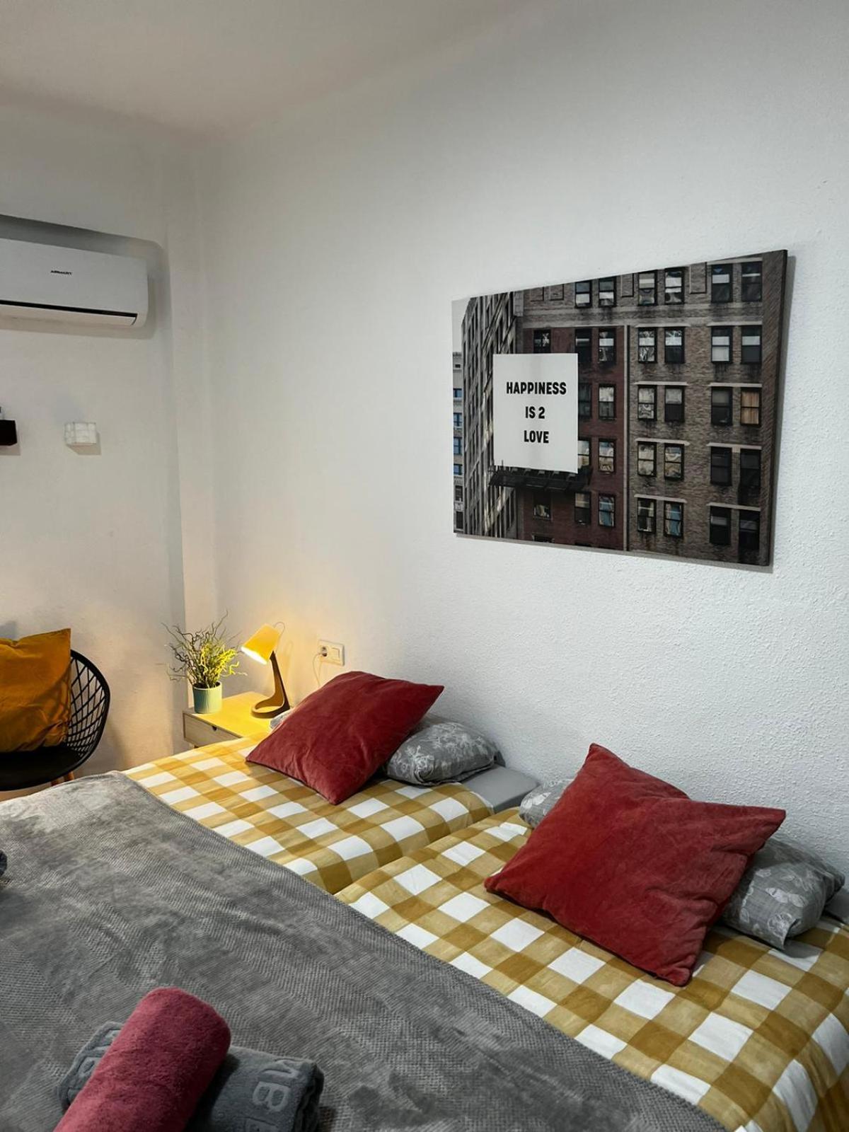 By Malagagrupos Centro Historico Parking Gratis 3 * Málaga