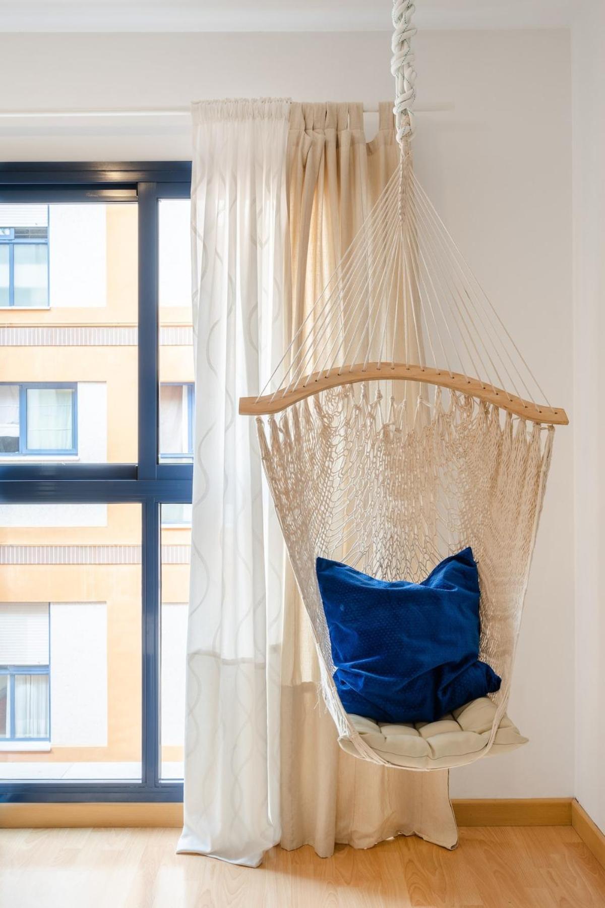 Explore From A Moderm Apartment *