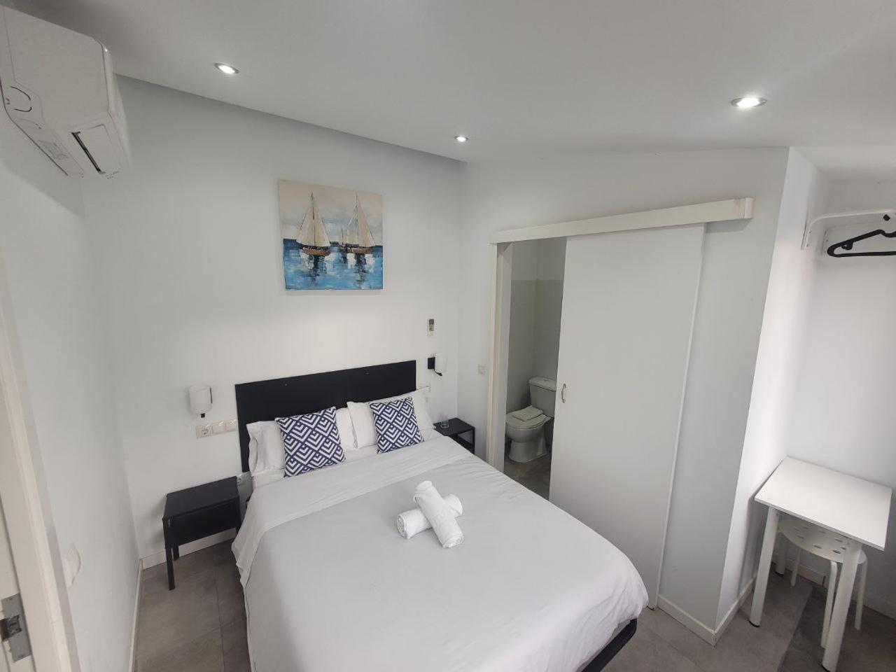 Guest house Ayz Frailes - Auto Check-in (adults Only) 3*
