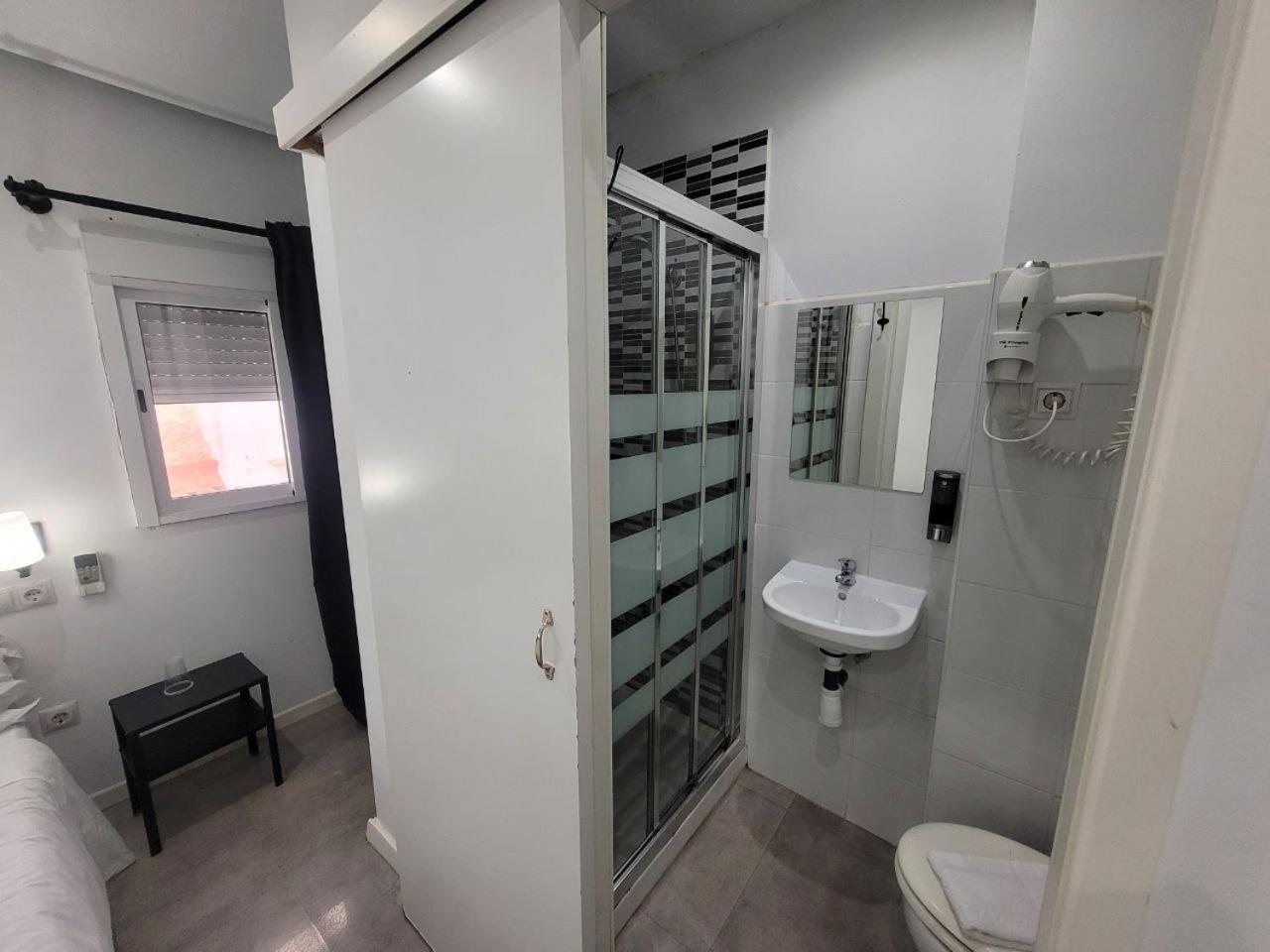 Ayz Frailes - Auto Check-in (adults Only) Guest house