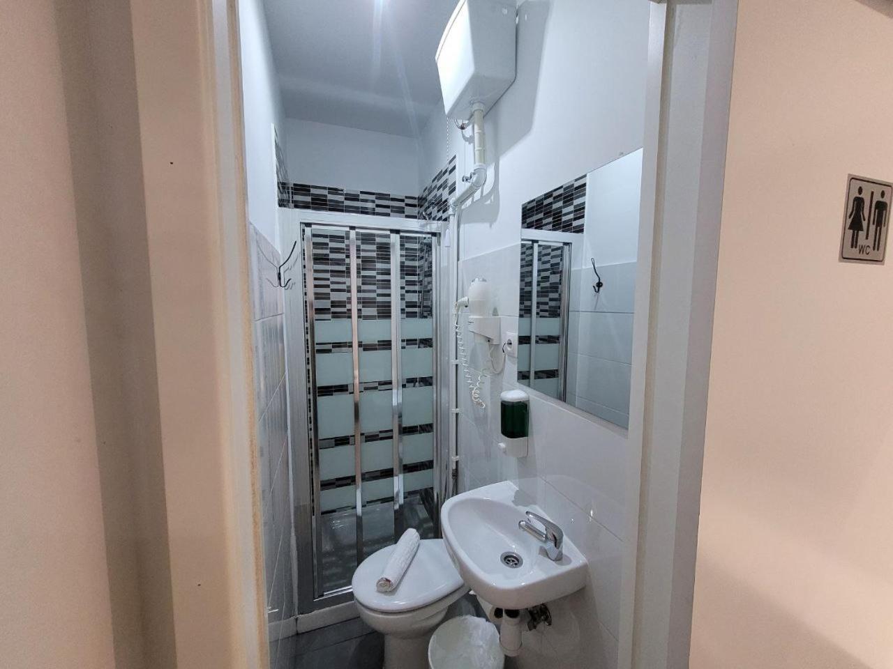 Ayz Frailes - Auto Check-in (adults Only) Guest house