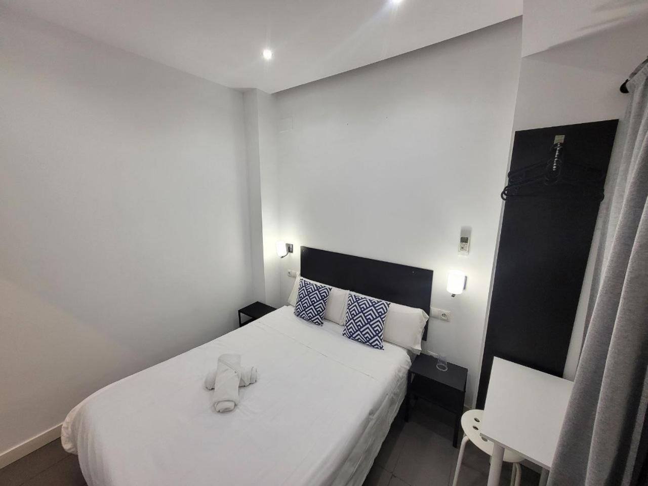 Guest house Ayz Frailes - Auto Check-in (adults Only)